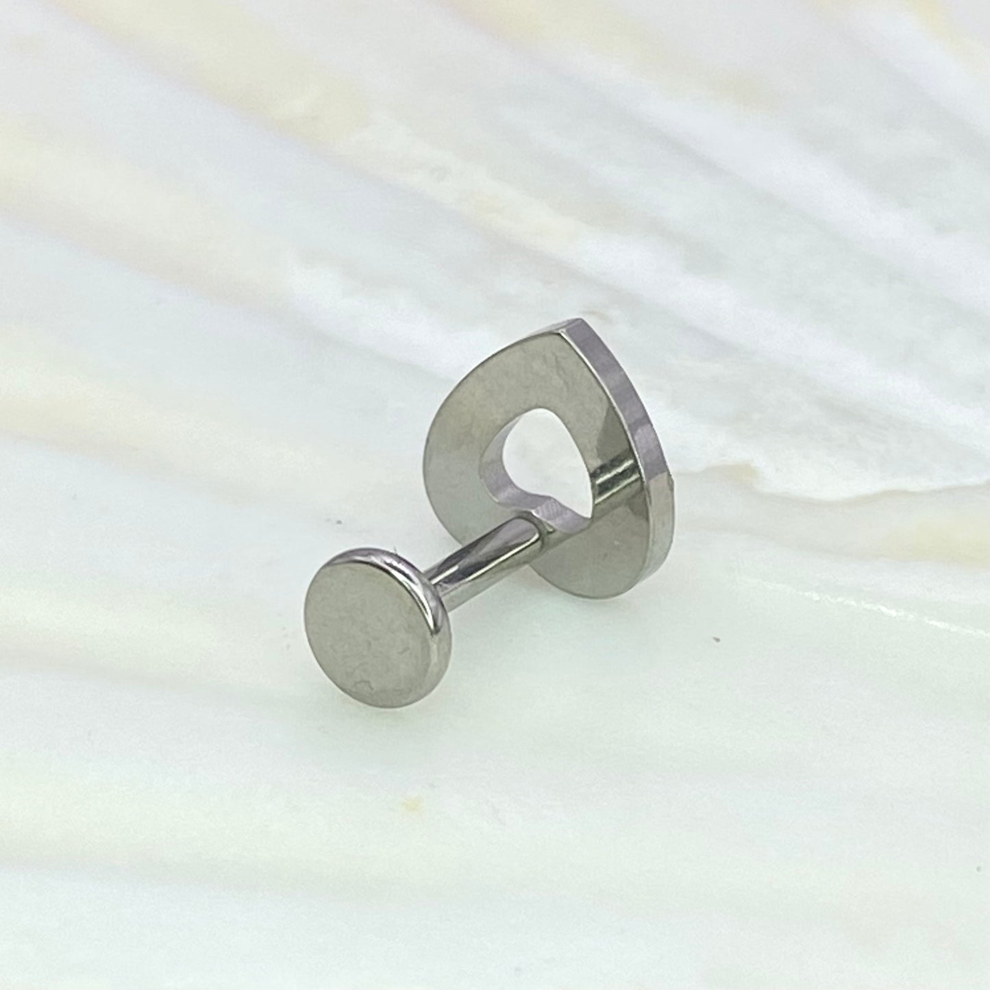 GEMMED HOLLOW HEART Top Internal Thread Top Medical grade titanium ASTM F136 Labret Stud for Lobe Helix Tragus, Flat Piercings size: 1.2 x 8mm