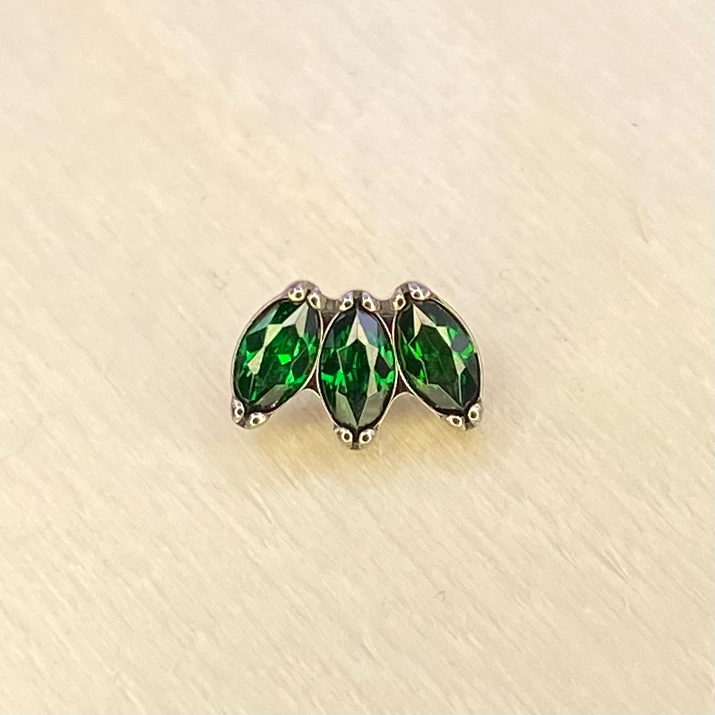 GREEN Triple Marquise Gem Top Medical Grade ASTM F136 Titanium Internal Thread Labret Ear Jewellery Helix Tragus Cartilage Earring 1.2x8mm