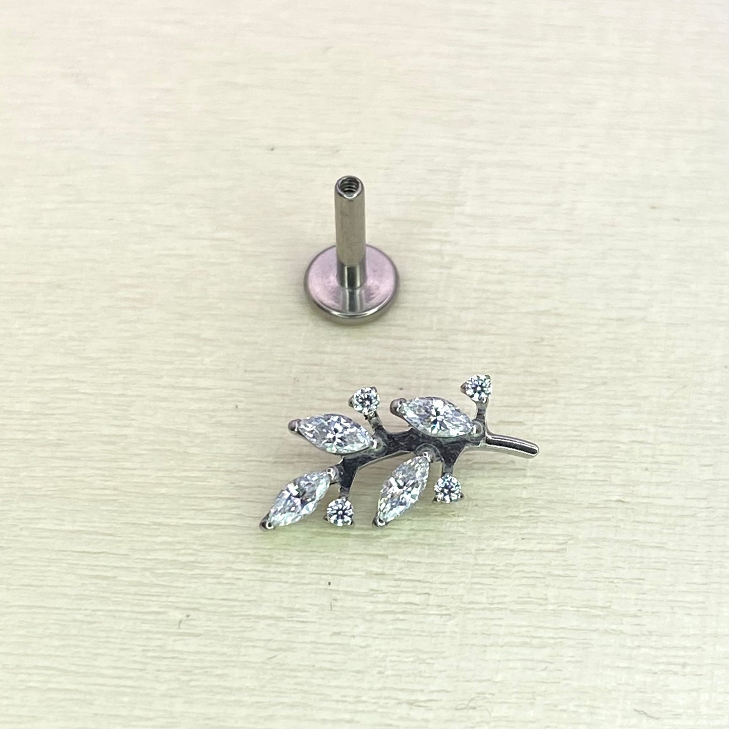 LEAFY BRANCH with clear gems Internal Thread Top Medical grade titanium ASTM F136 Labret Stud for Lobe Helix Tragus  size:1.2 x 6/8mm
