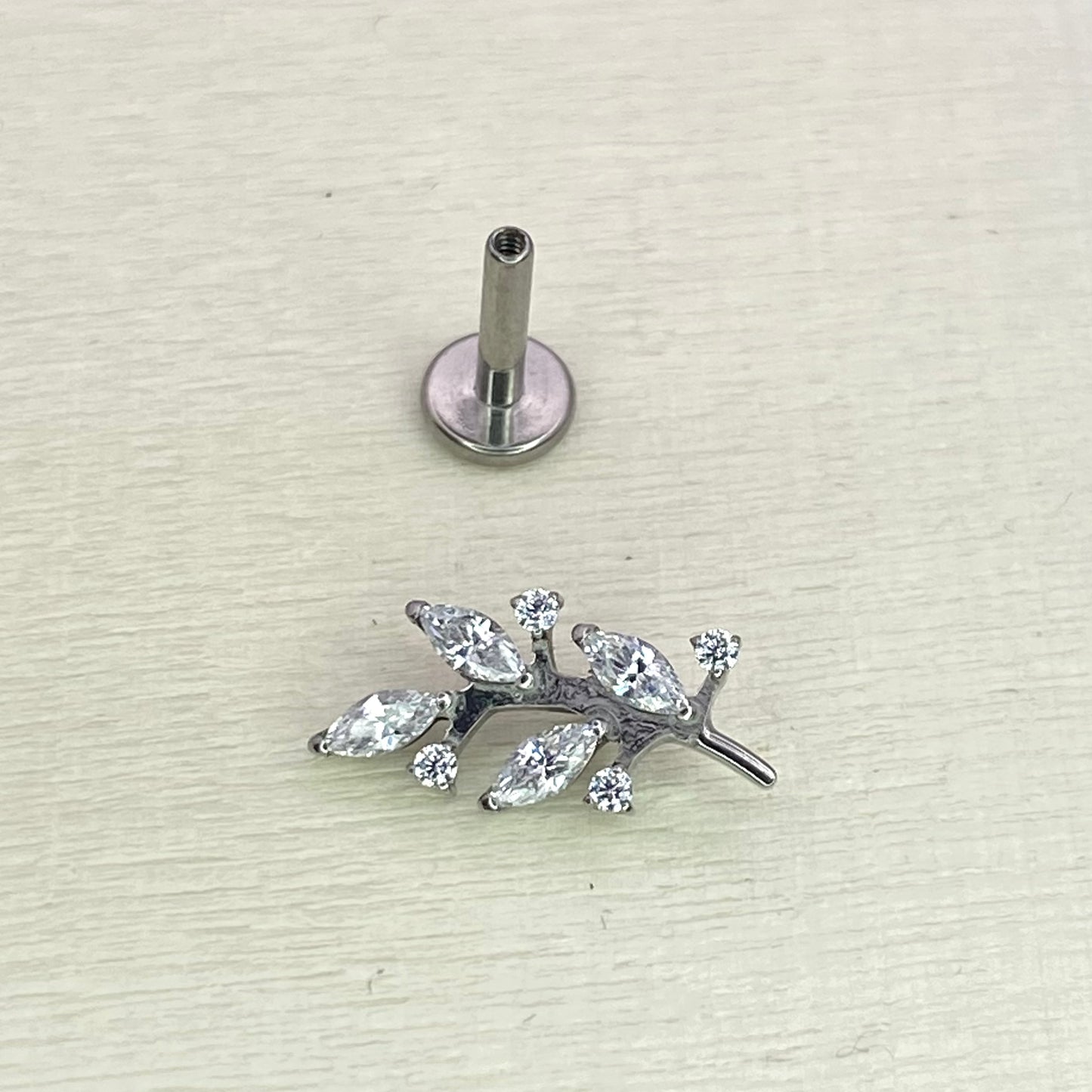 LEAFY BRANCH with clear gems Internal Thread Top Medical grade titanium ASTM F136 Labret Stud for Lobe Helix Tragus  size:1.2 x 6/8mm