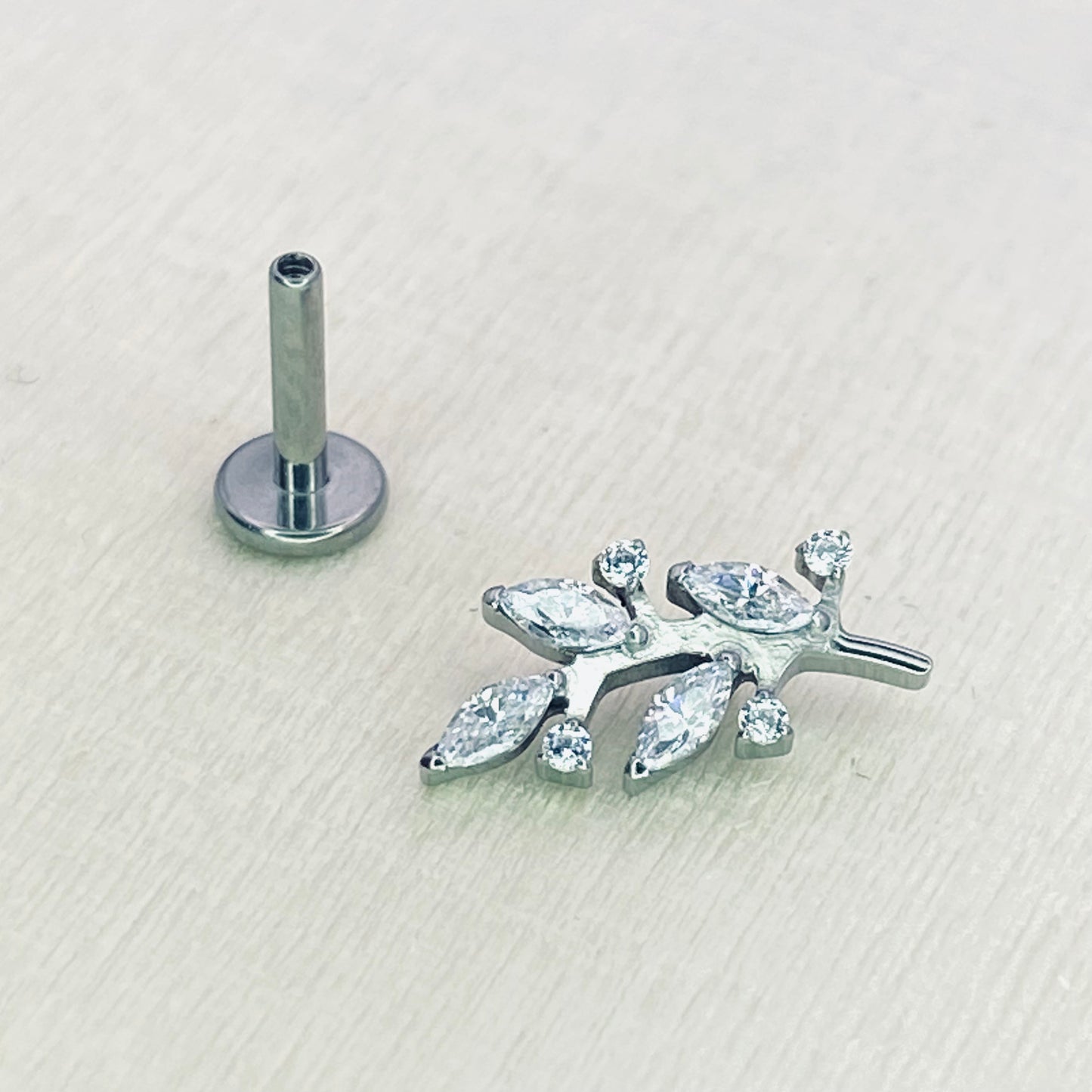 LEAFY BRANCH with clear gems Internal Thread Top Medical grade titanium ASTM F136 Labret Stud for Lobe Helix Tragus  size:1.2 x 6/8mm