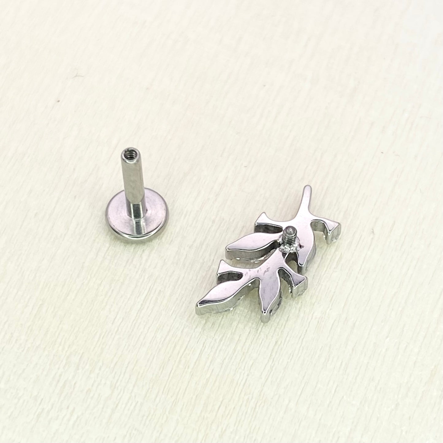 LEAFY BRANCH with clear gems Internal Thread Top Medical grade titanium ASTM F136 Labret Stud for Lobe Helix Tragus  size:1.2 x 6/8mm