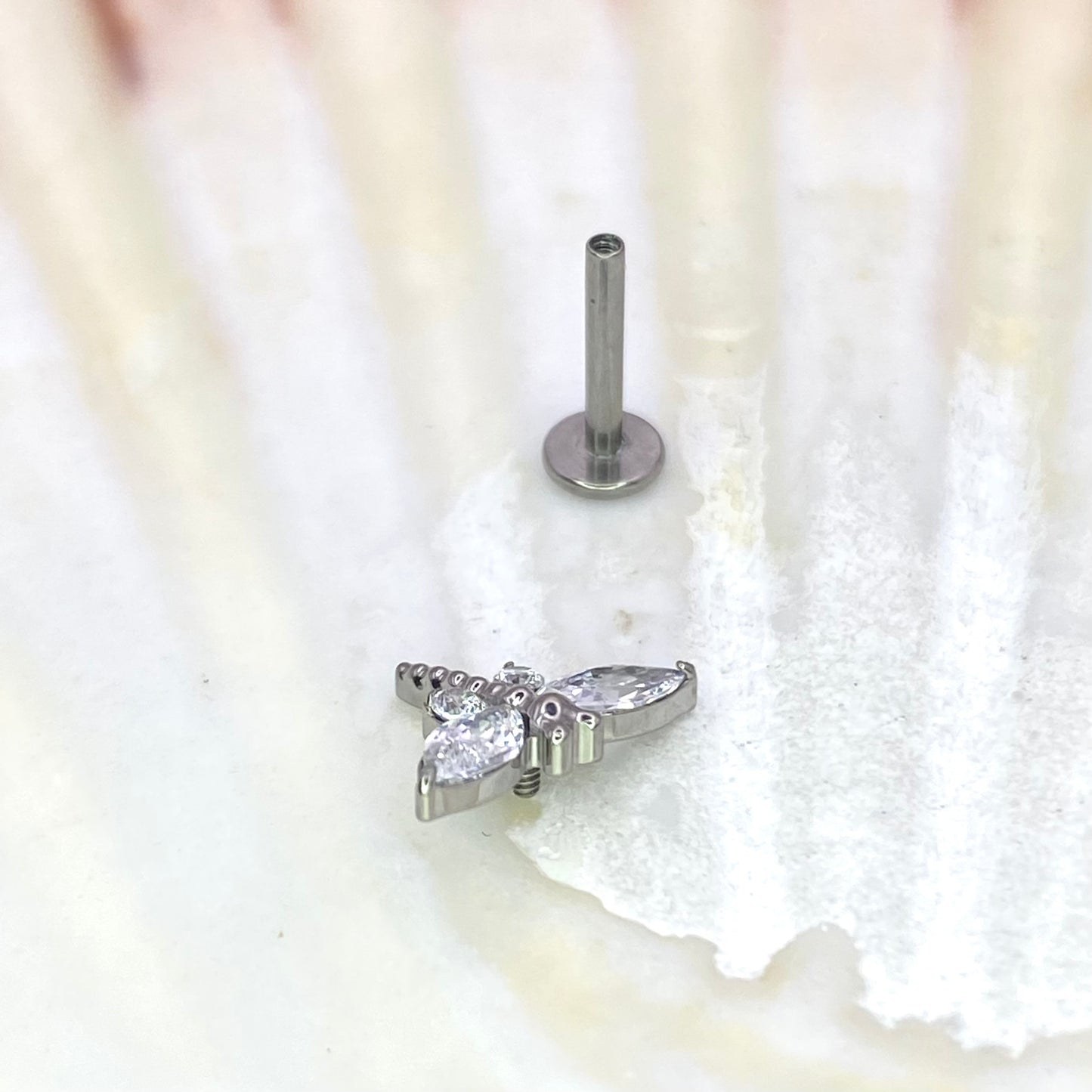 DELICATE DRAGONFLY Clear or Mystic Green Gem Top Internal Thread Medical grade titanium ASTM F136 Labret Stud Lobe Helix Flat jewellery, 1.2 x 6/8/10mm