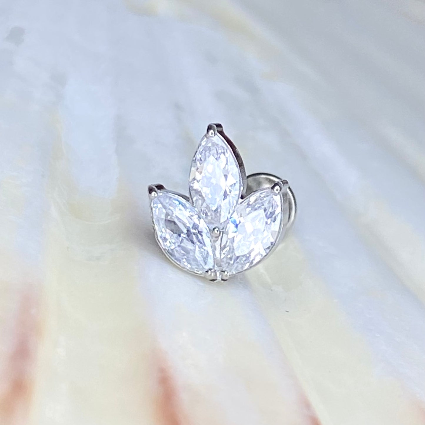 TRIPLE LEAF Clear Gem Top Medical Grade ASTM F136 Titanium Internal Thread Labret Ear Jewellery Helix Tragus Cartilage Earring 1.2x6/8/10mm