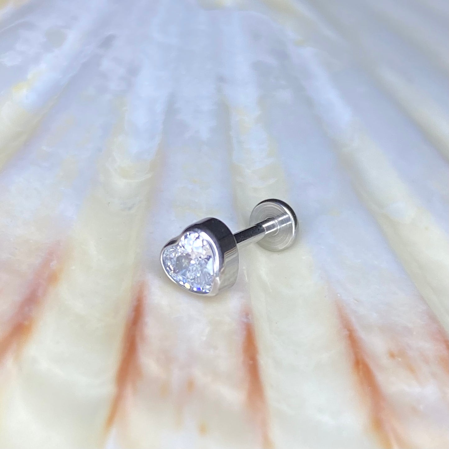 CLEAR GEM HEART Top Push Pin or Internal Thread Medical grade ASTM:F-136 titanium labret 1.2x8mm conch helix tragus ear lobe flat jewellery
