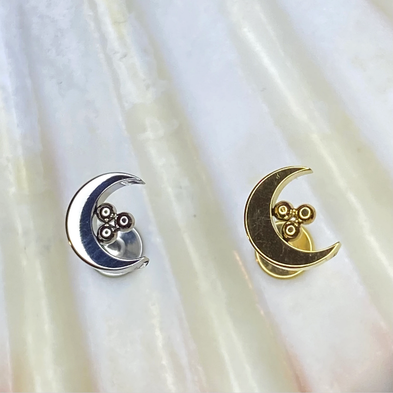 MOON with 3 Beads top Medical Grade ASTM F136 Titanium Internal Thread Labret Ear Jewellery Helix Tragus Lobe Cartilage Flat Piercing Earring 1.2x8mm