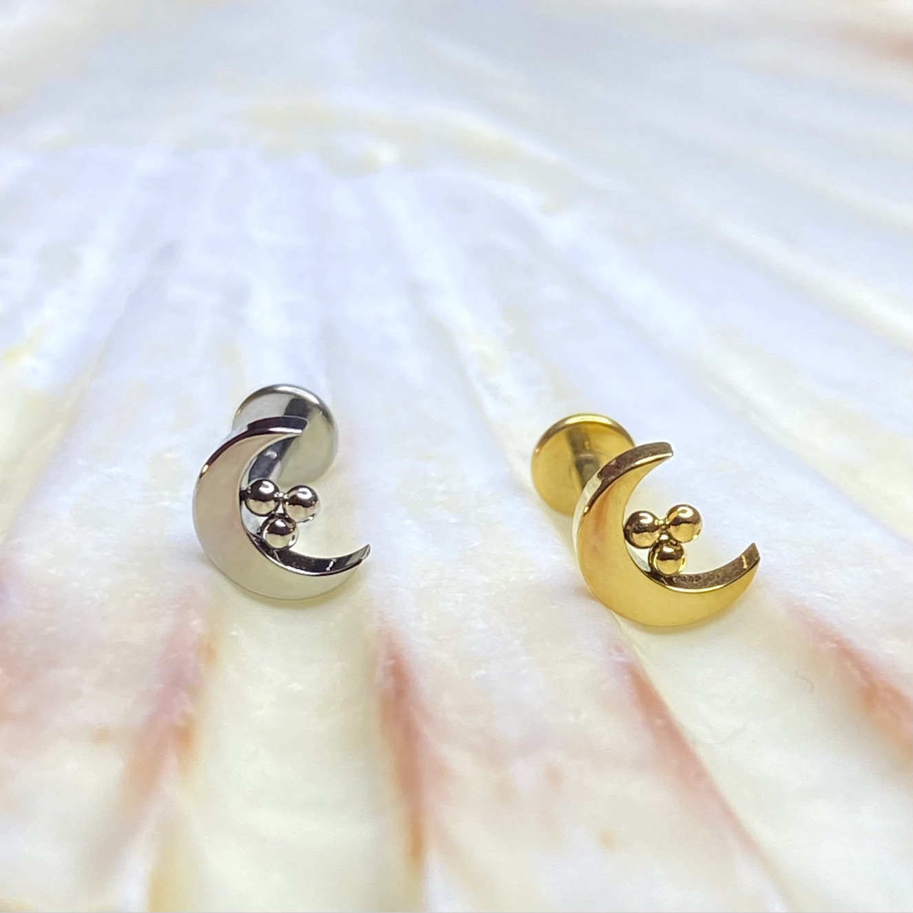 MOON with 3 Beads top Medical Grade ASTM F136 Titanium Internal Thread Labret Ear Jewellery Helix Tragus Lobe Cartilage Flat Piercing Earring 1.2x8mm