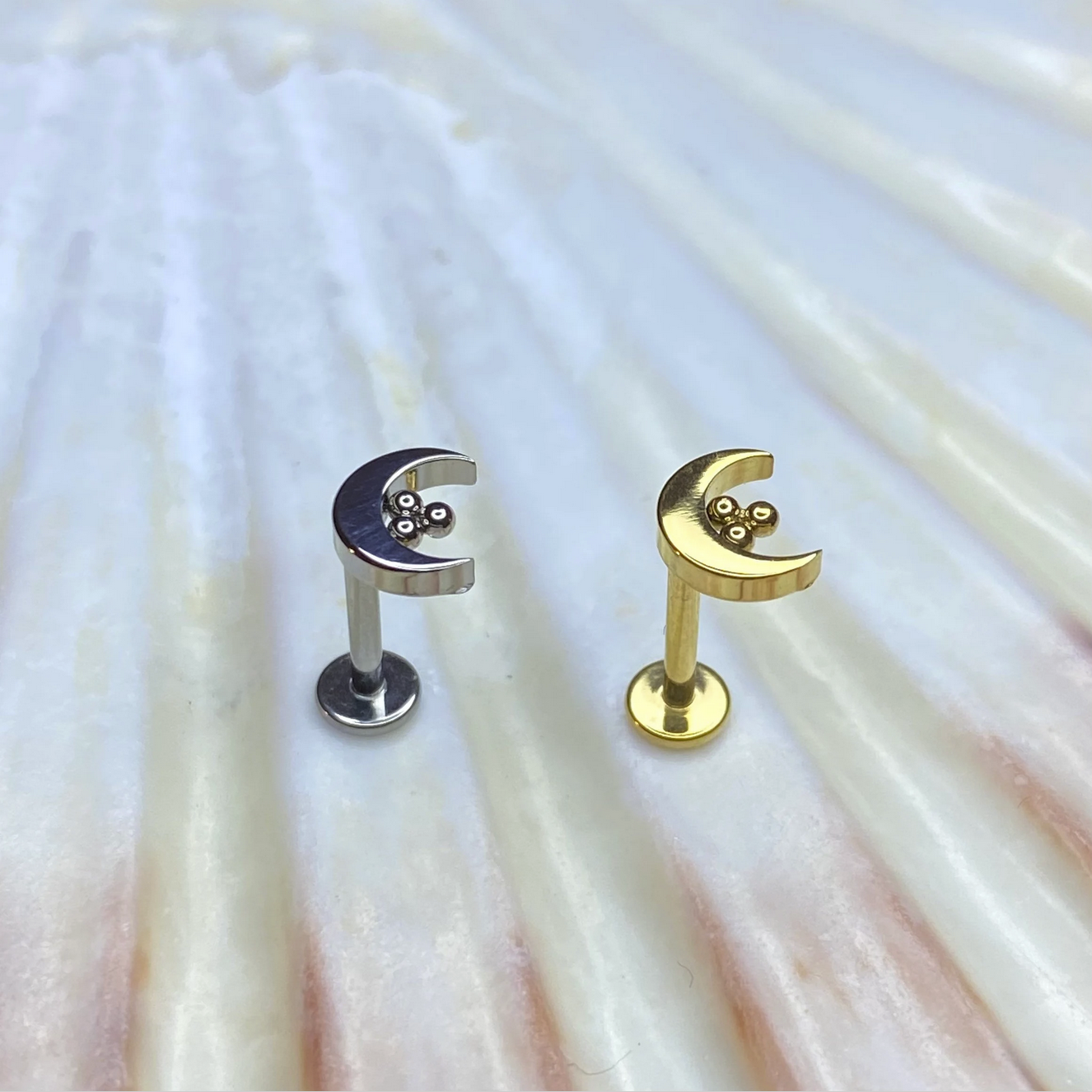 MOON with 3 Beads top Medical Grade ASTM F136 Titanium Internal Thread Labret Ear Jewellery Helix Tragus Lobe Cartilage Flat Piercing Earring 1.2x8mm