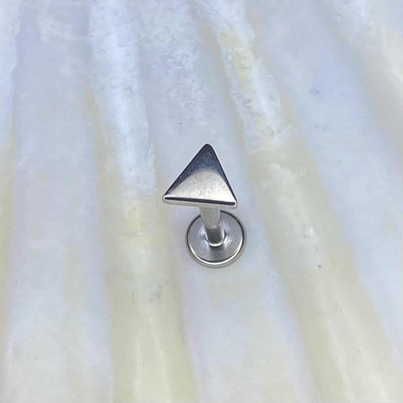 TRIANGLE Disc Top Medical grade ASTM:F-136 titanium labret 1.2x6/8/10mm, internal thread, for conch, helix, tragus, ear lobe ear piercings