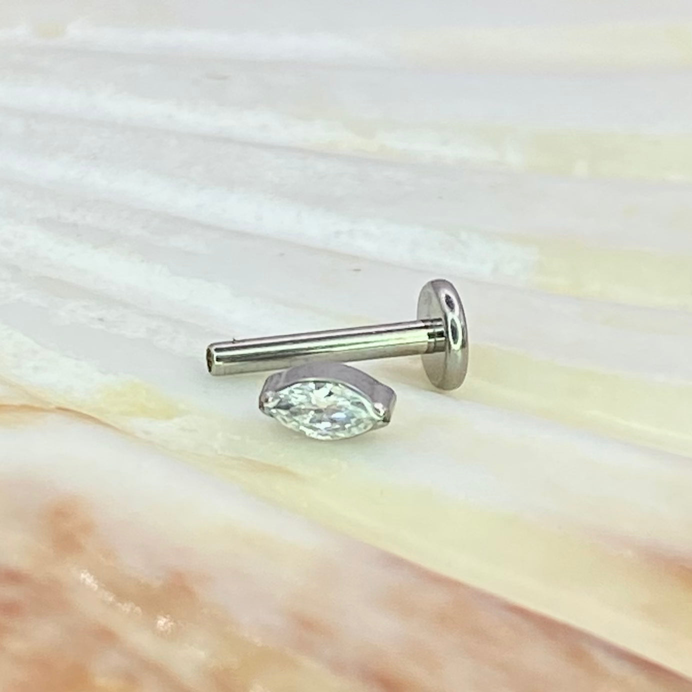 SINGLE Marquise Clear/Pink/Blue/Green Gem Top Medical Grade ASTM F136 Titanium Internal Thread Labret Ear Jewellery Helix Tragus Cartilage Earring 1.2x6/8mm