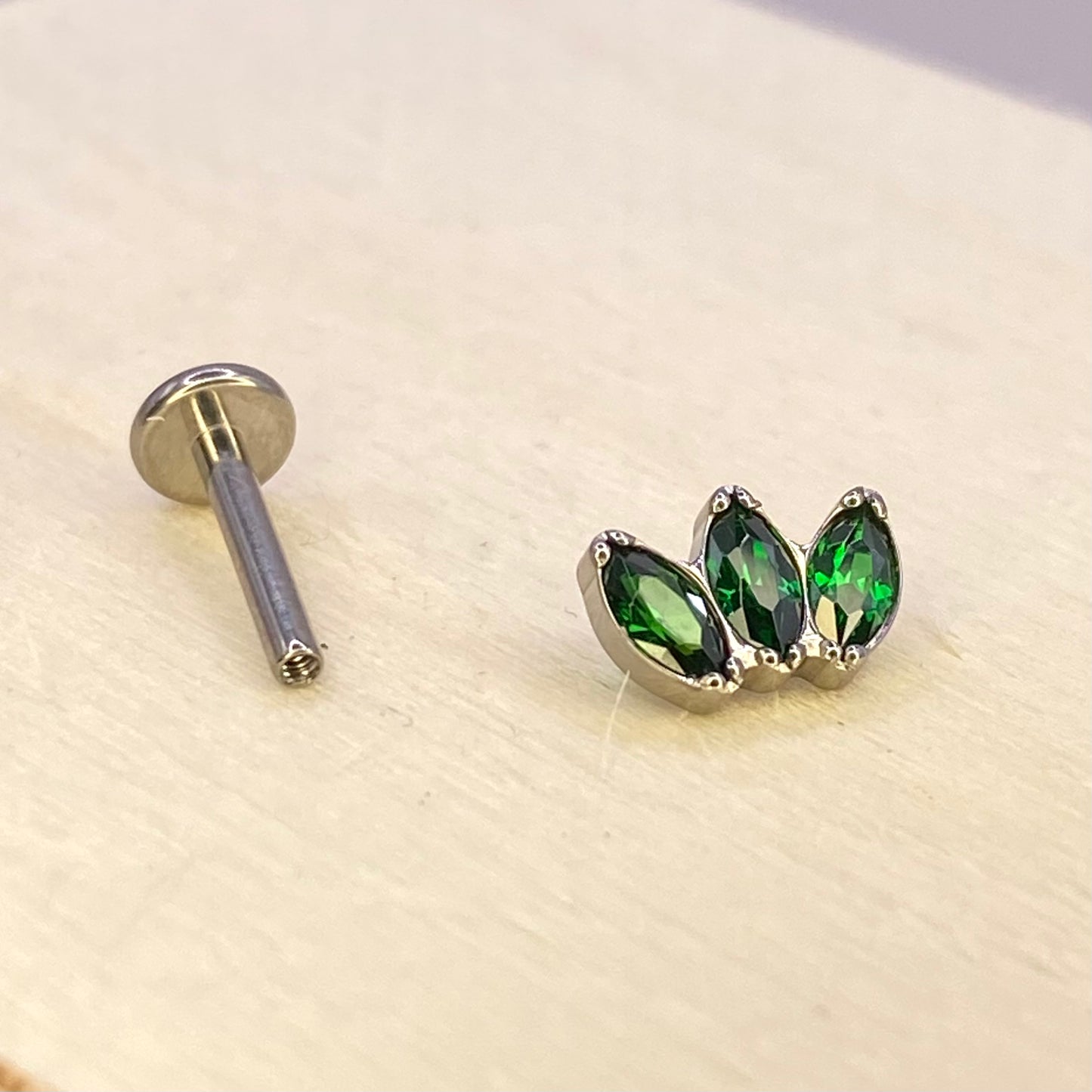 GREEN Triple Marquise Gem Top Medical Grade ASTM F136 Titanium Internal Thread Labret Ear Jewellery Helix Tragus Cartilage Earring 1.2x8mm