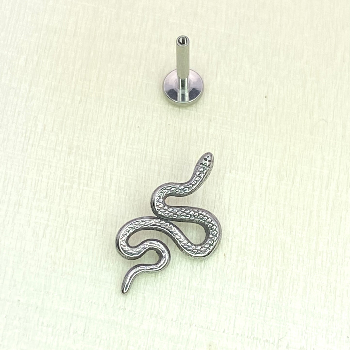 Large SNAKE Internal Thread Top Medical grade titanium ASTM F136 Labret Stud Lobe  Flat  size:1.2 x 6/8/10mm