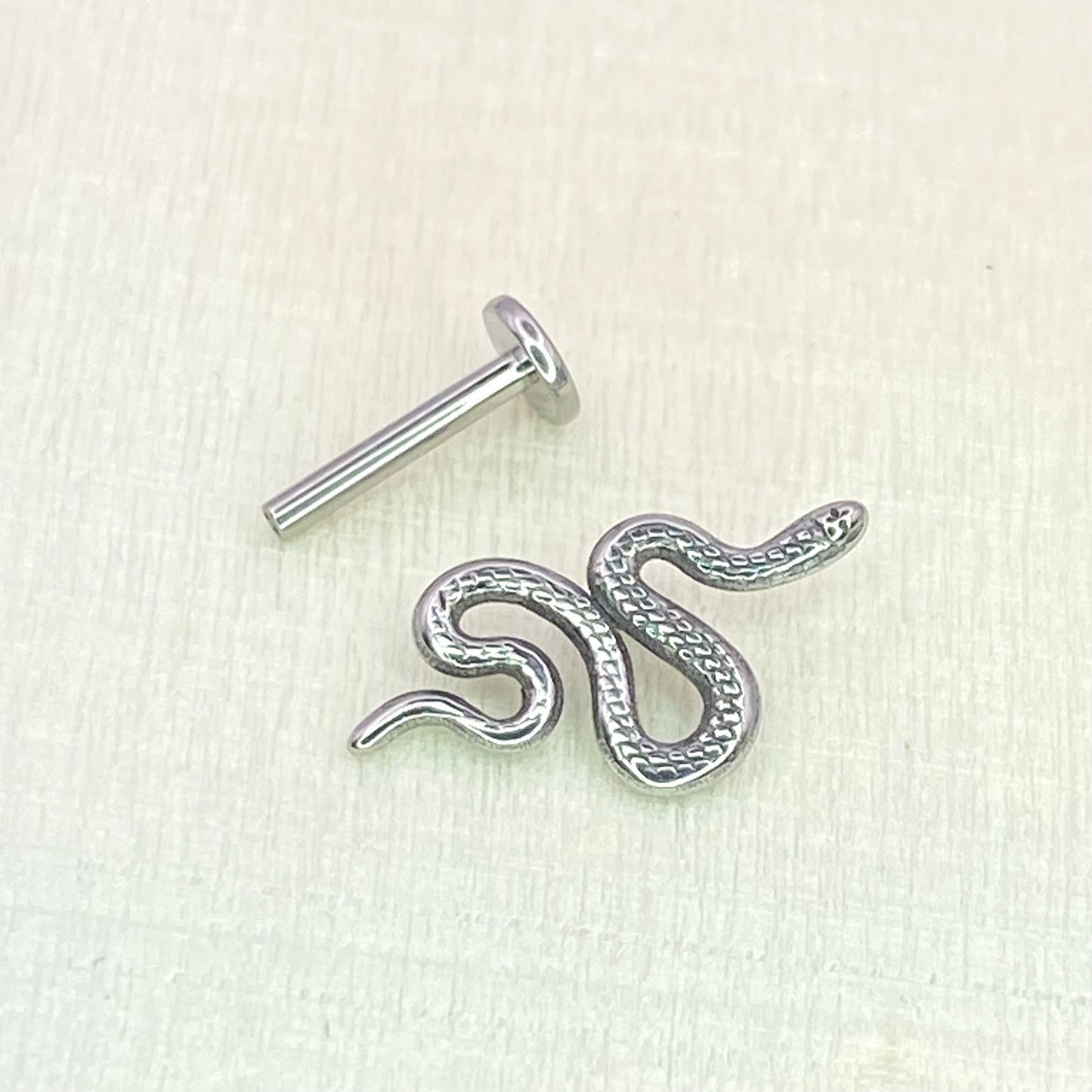 Large SNAKE Internal Thread Top Medical grade titanium ASTM F136 Labret Stud Lobe  Flat  size:1.2 x 6/8/10mm