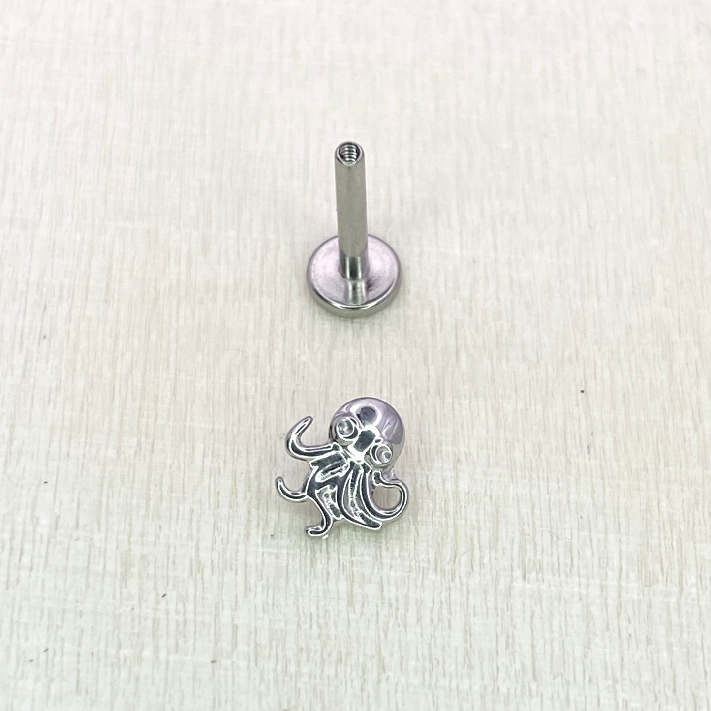 Friendly OCTOPUS Tiny or Large top sizes Internal Thread Medical grade titanium ASTM F136 Labret Stud Lobe Helix Flat Tragus