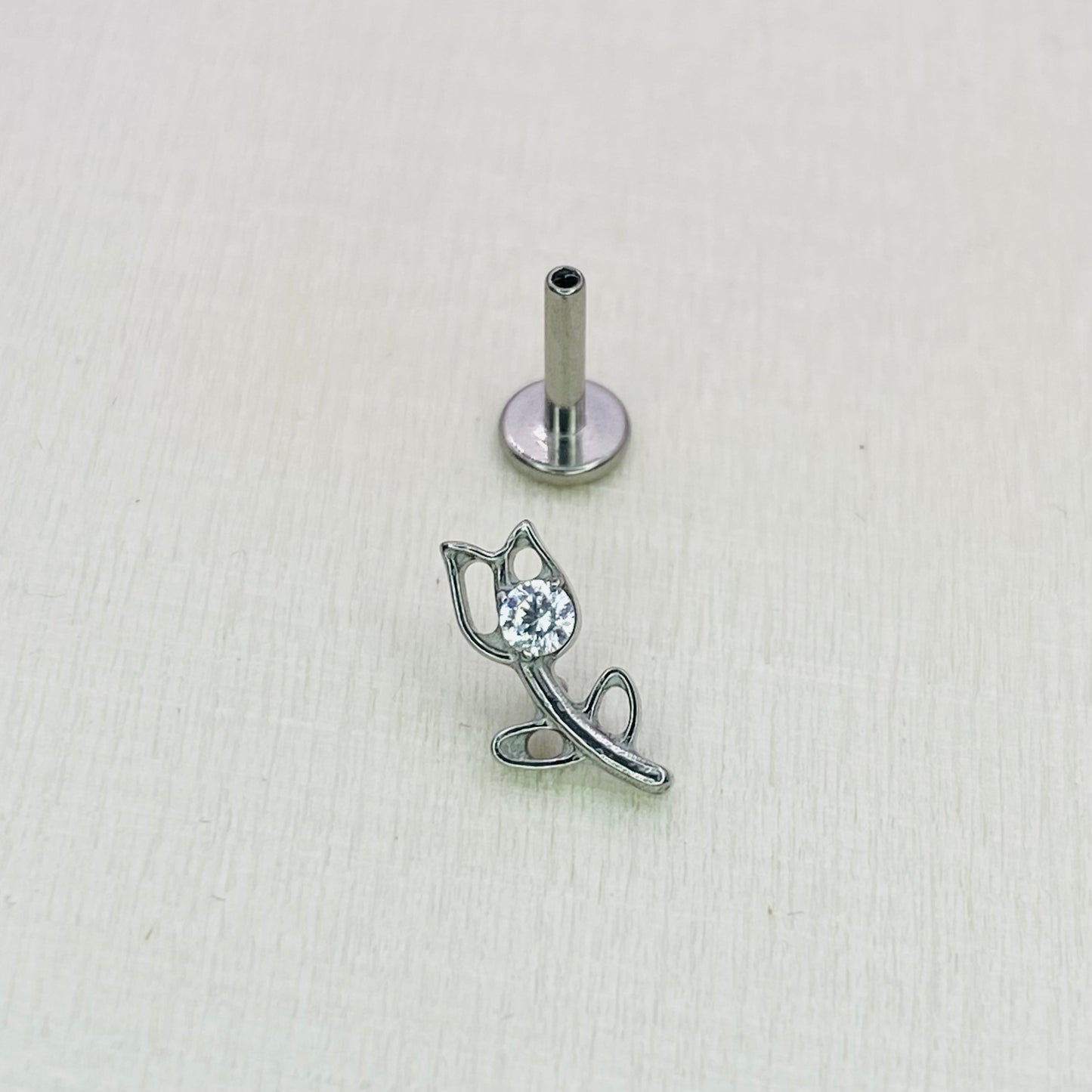 TULIP with clear gem Internal Thread Top Medical grade titanium ASTM F136 Labret Stud for Lobe Helix Tragus  size:1.2 x 6/8/10mm