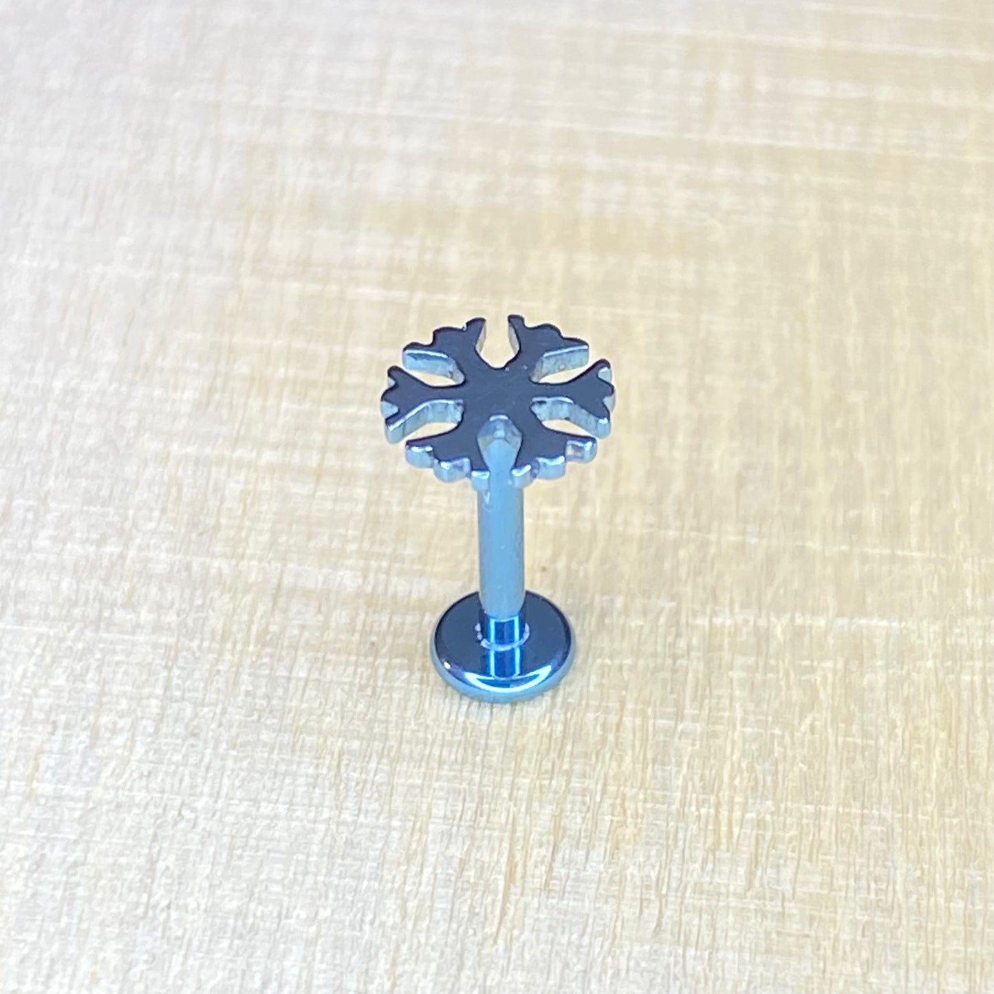 Ice Blue SNOWFLAKE Disc Top Internal Thread Medical grade ASTM F136 titanium Labret Stud Lobe Helix Flat Piercing Jewellery size:1.2 x 8mm