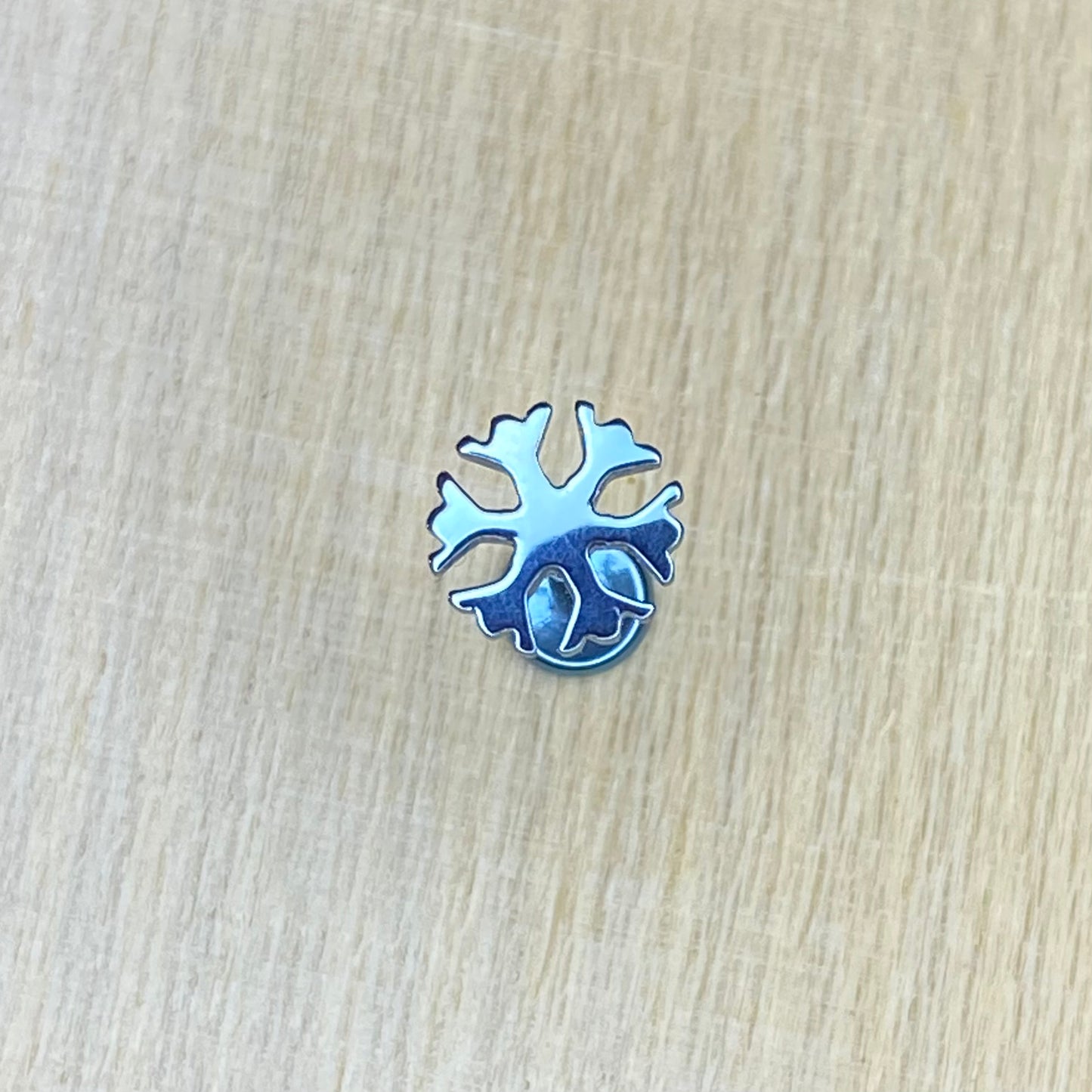 Ice Blue SNOWFLAKE Disc Top Internal Thread Medical grade ASTM F136 titanium Labret Stud Lobe Helix Flat Piercing Jewellery size:1.2 x 8mm