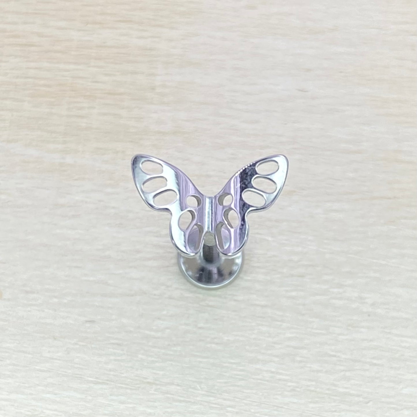 3D BUTTERFLY Medical grade ASTM:F-136 titanium labret 1.2x8mm Internal thread conch,helix,tragus,ear lobe flat jewellery