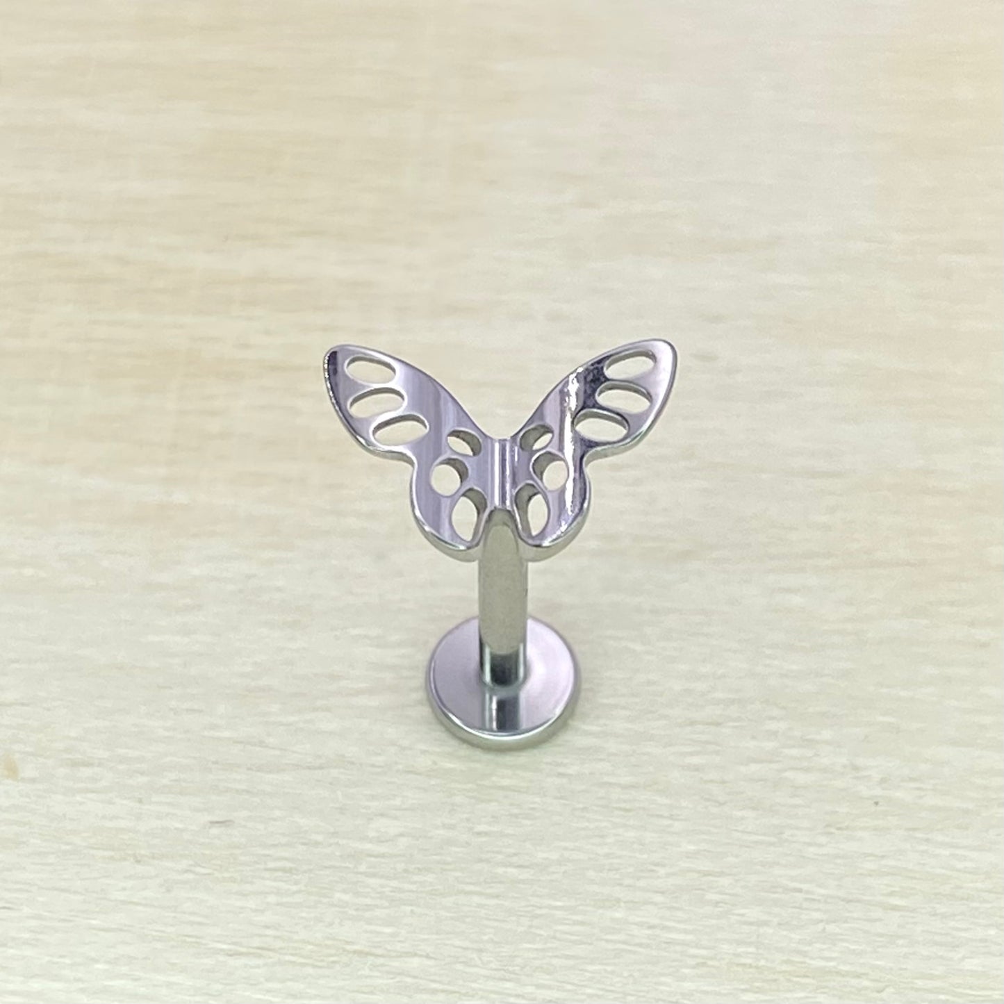 3D BUTTERFLY Medical grade ASTM:F-136 titanium labret 1.2x8mm Internal thread conch,helix,tragus,ear lobe flat jewellery