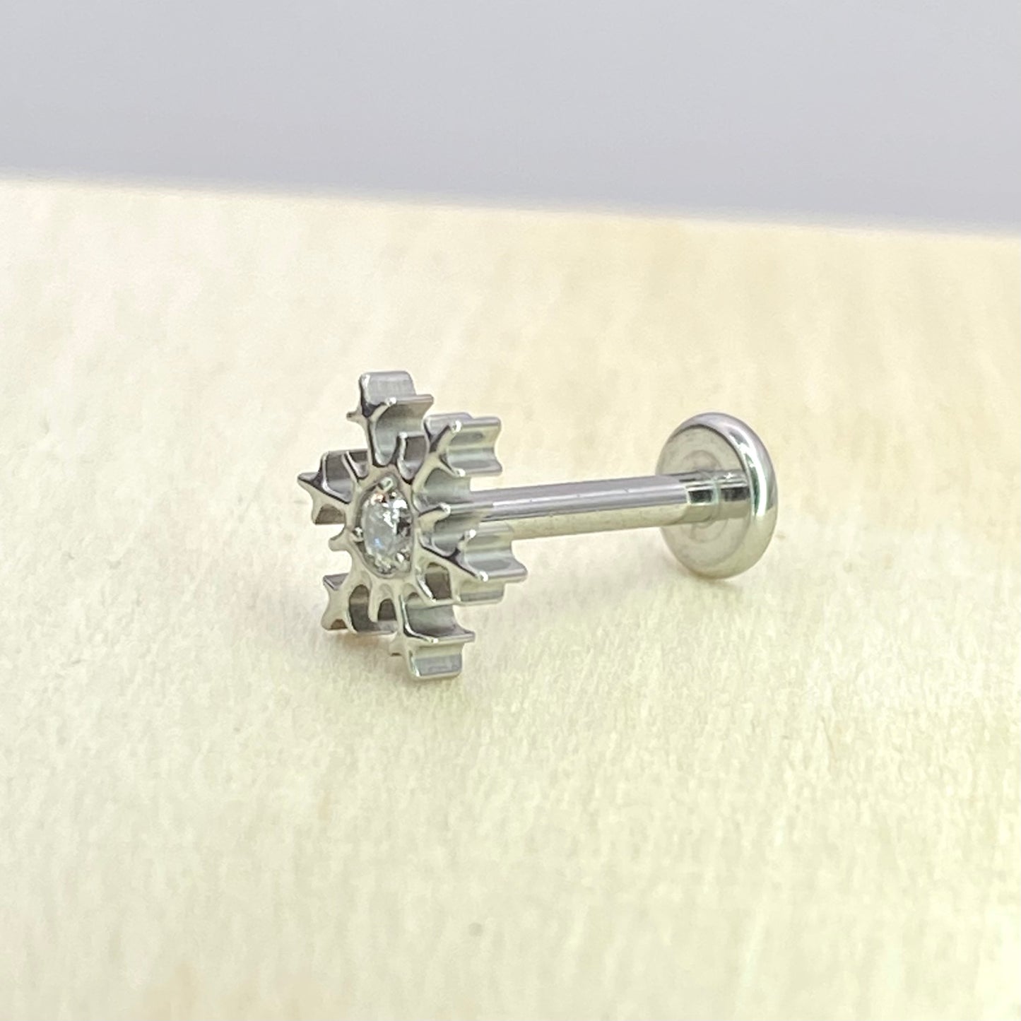 SNOWFLAKE Clear Gem Top Internal Thread Medical grade ASTM F136 titanium Labret Stud Lobe Helix Flat Piercing Jewellery size:1.2 x 8mm