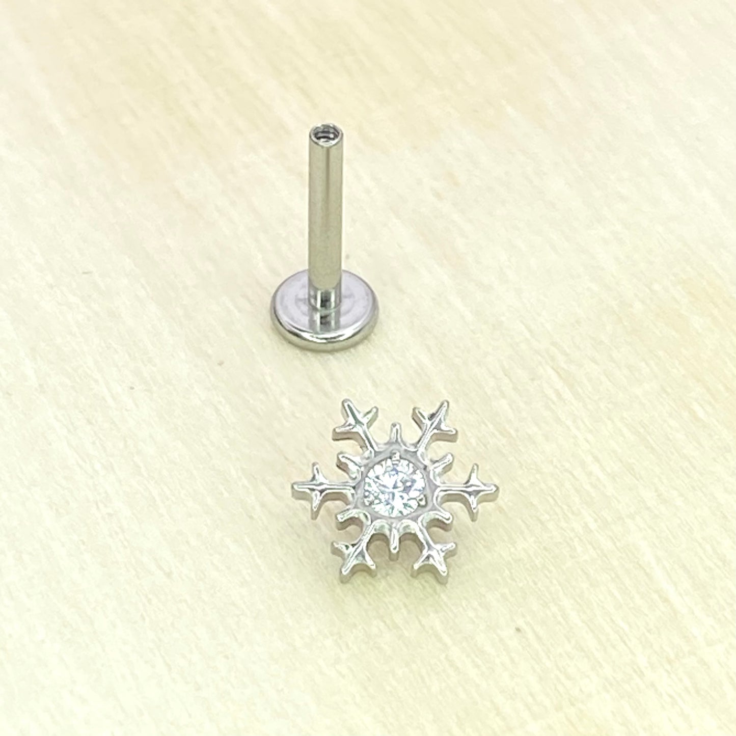 SNOWFLAKE Clear Gem Top Internal Thread Medical grade ASTM F136 titanium Labret Stud Lobe Helix Flat Piercing Jewellery size:1.2 x 8mm