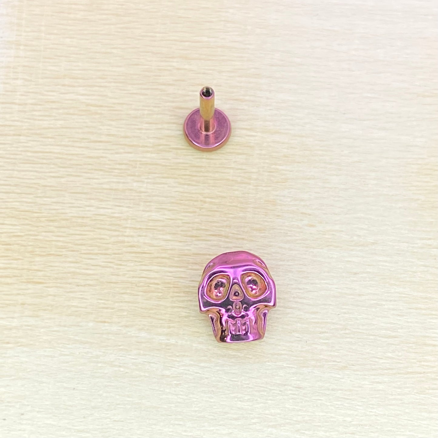 PINK Anodized Skull Disc Top ASTM F-136 Medical Grade Titanium Labret 1.2x8mm Internal Thread Conch Helix Tragus Lobe Earring (Copy)