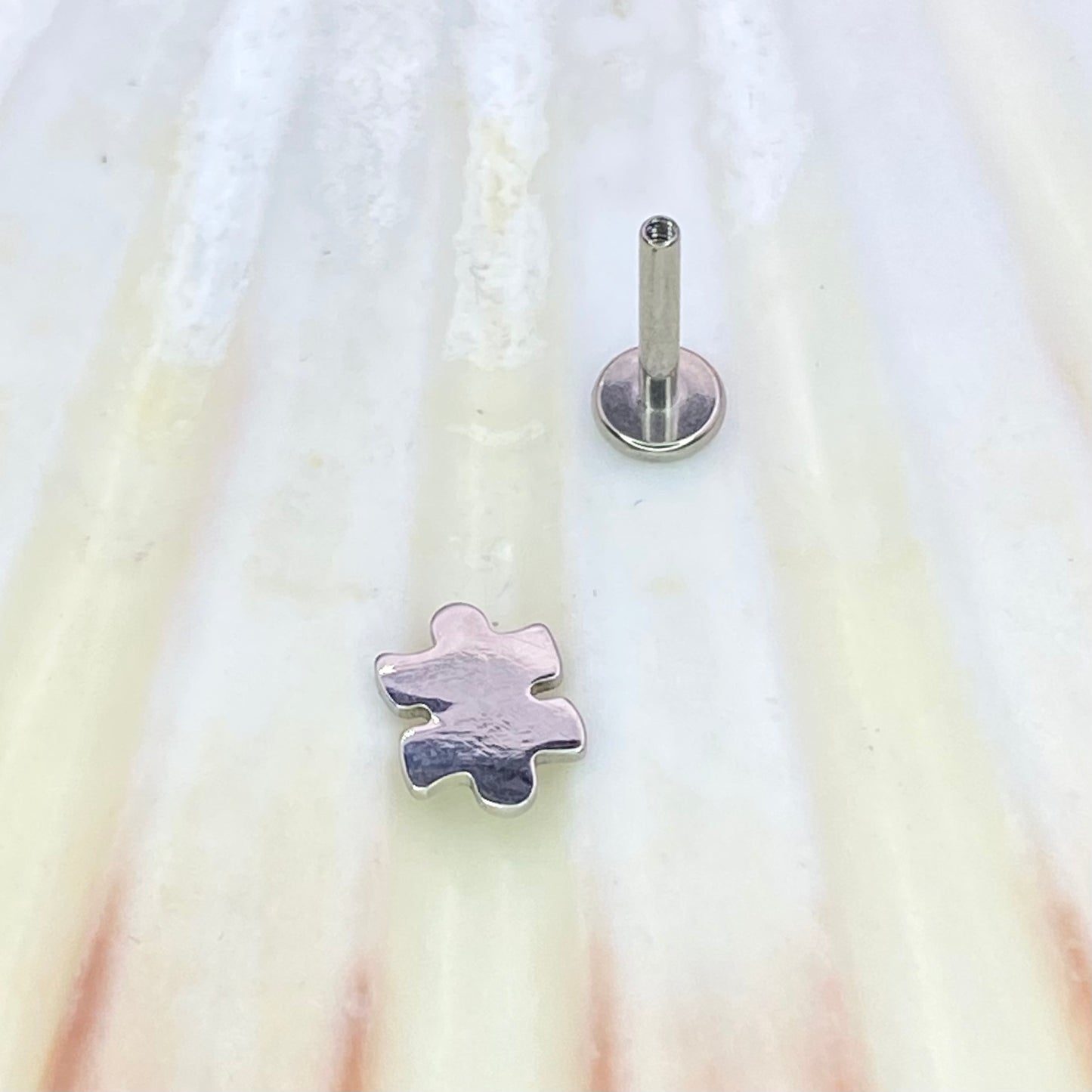 PUZZLE Piece Shape Disc Top Medical grade ASTM:F-136 titanium labret 1.2x6/8/10mm internal thread conch helix tragus flat ear lobe jewellery