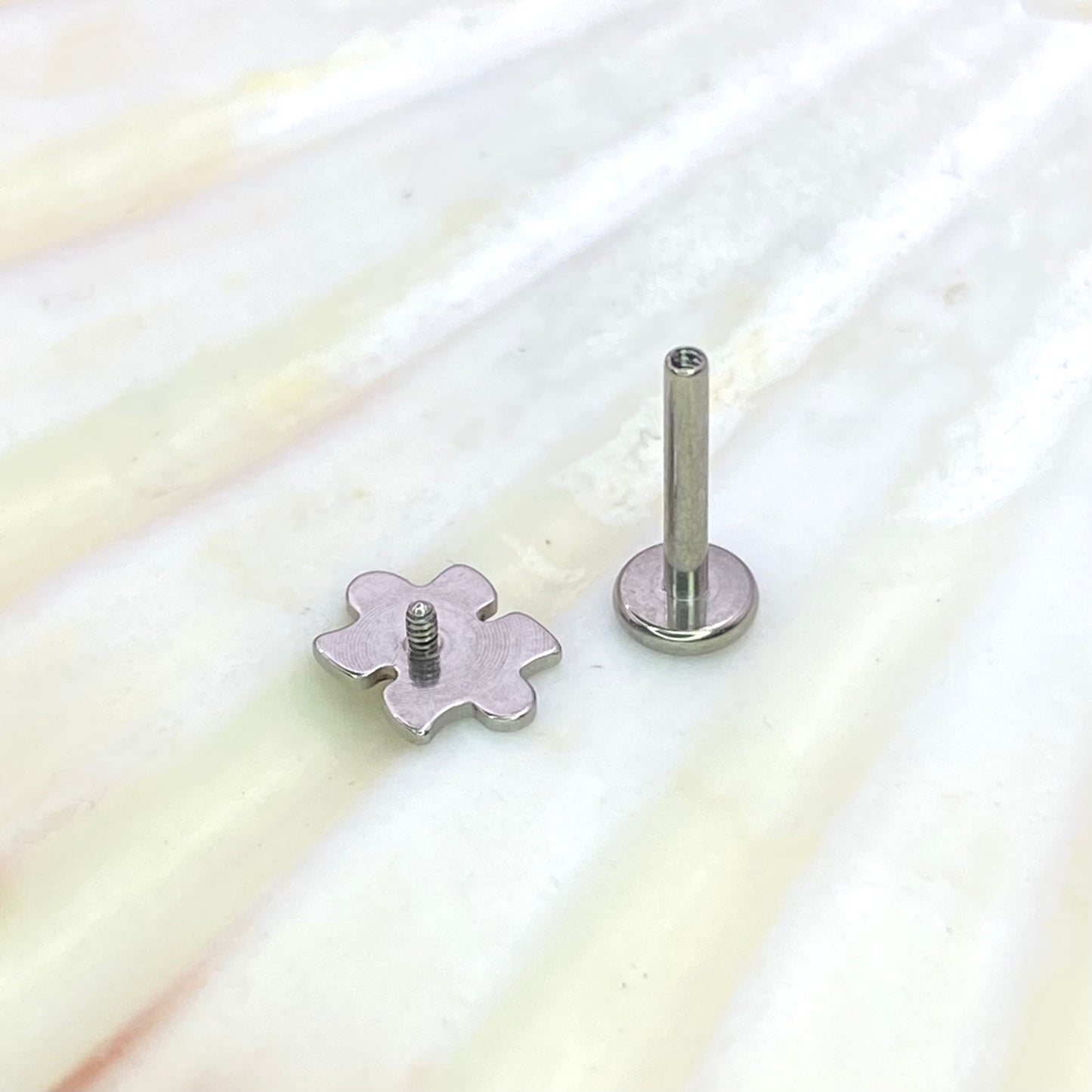 PUZZLE Piece Shape Disc Top Medical grade ASTM:F-136 titanium labret 1.2x6/8/10mm internal thread conch helix tragus flat ear lobe jewellery