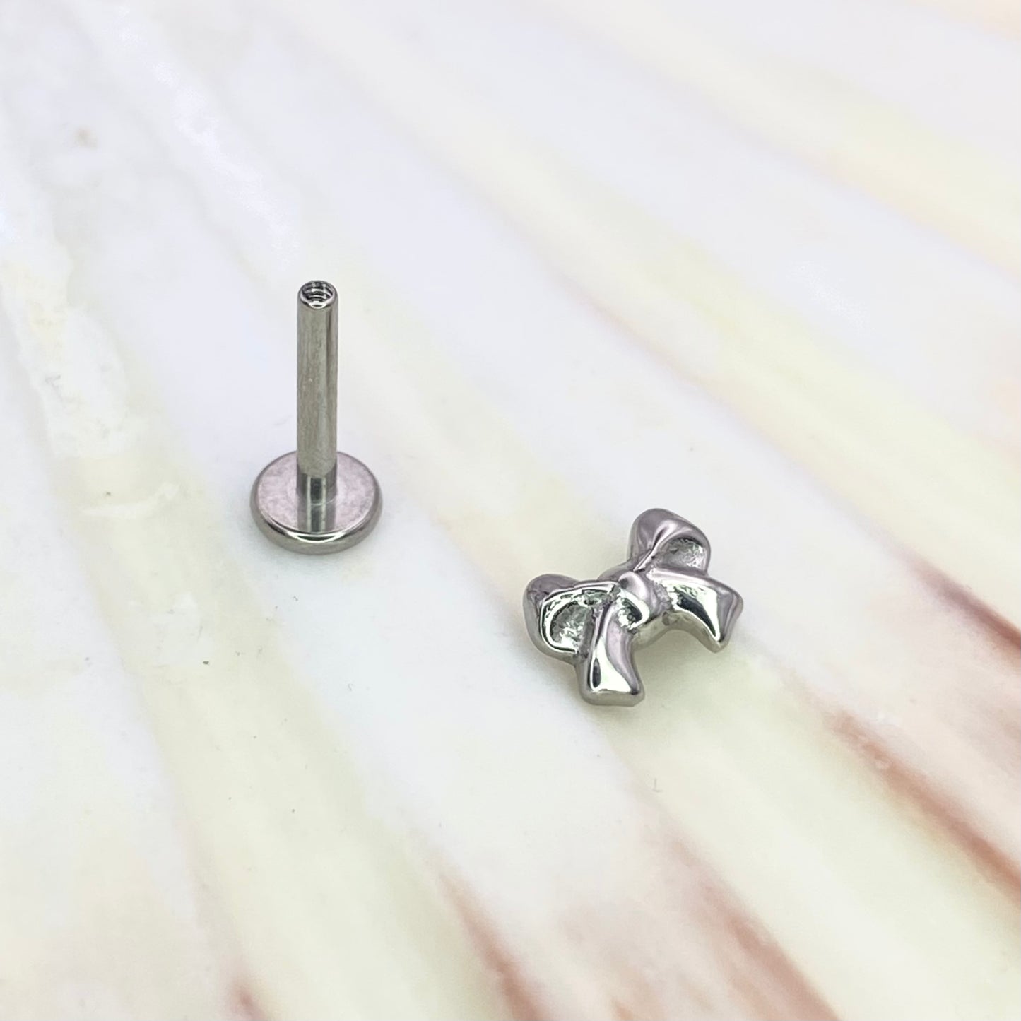 Small BOW Top Medical grade ASTM:F-136 titanium labret 1.2x6/8/10mm internal thread conch helix tragus flat ear lobe jewellery