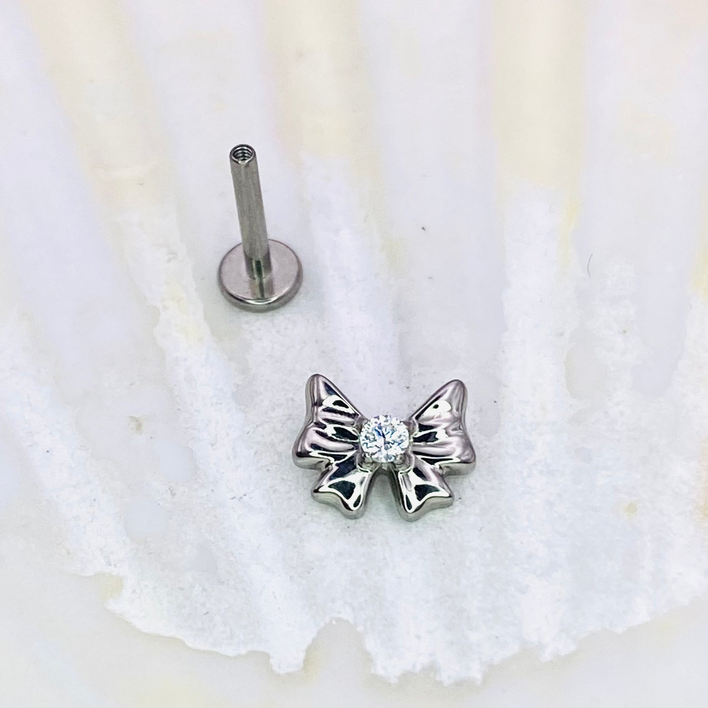 Single Clear Gem BOW Top Medical grade ASTM:F-136 titanium labret 1.2x6/8/10mm internal thread conch helix tragus flat ear lobe jewellery