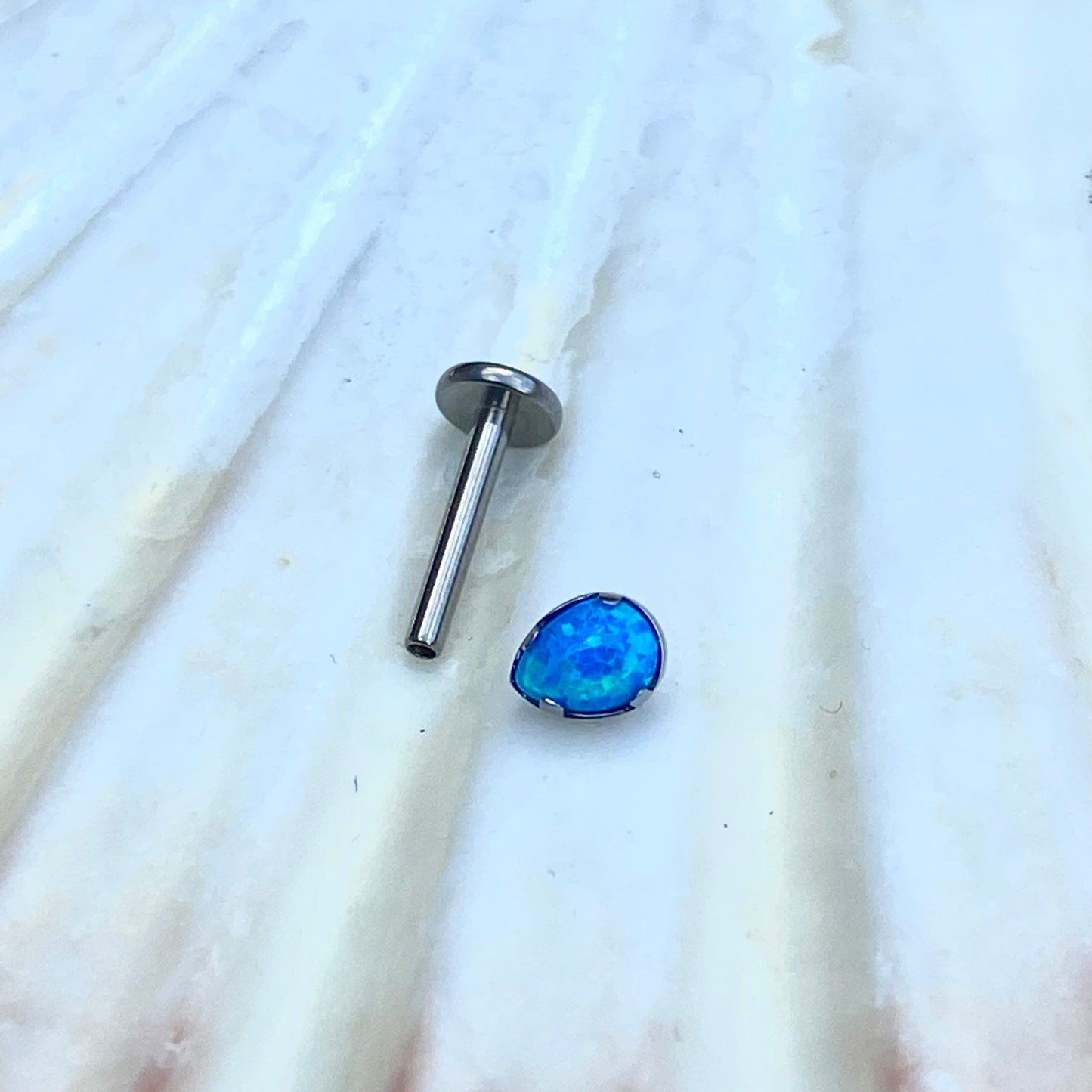 BLUE OPAL Teardrop Claw Set Gem Top Medical Grade ASTM F136 Titanium Internal Thread Labret Ear Jewellery Helix, Tragus, Cartilage, Lobe Earring