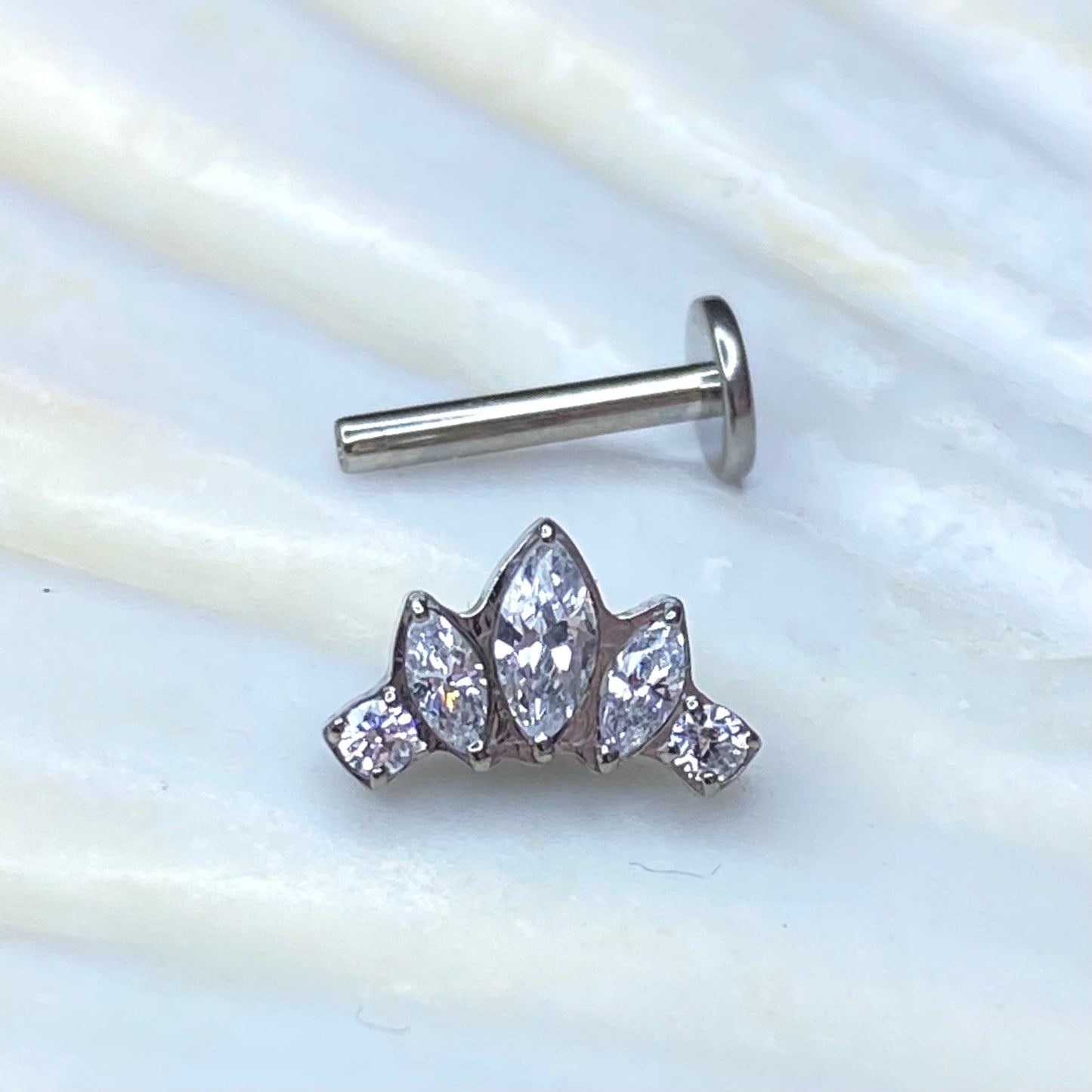 TIARA Top Clear Gem Medical Grade ASTM F136 Titanium Internal Thread Labret Ear Jewellery Helix Tragus Cartilage Earring 1.2x8mm