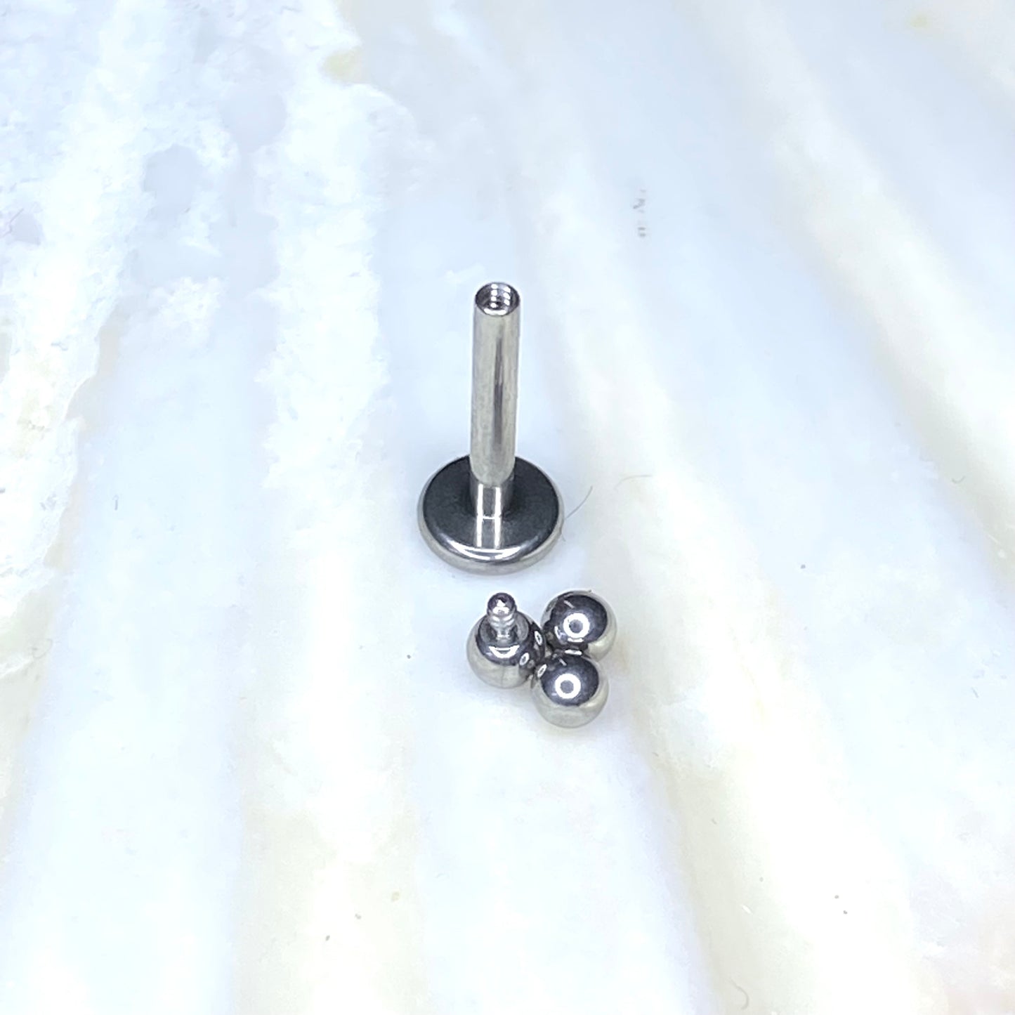 TRIO BALL Top Medical Grade ASTM F136 Titanium Internal Thread Labret Ear Jewellery Helix Tragus Cartilage Earring 1.2x8mm