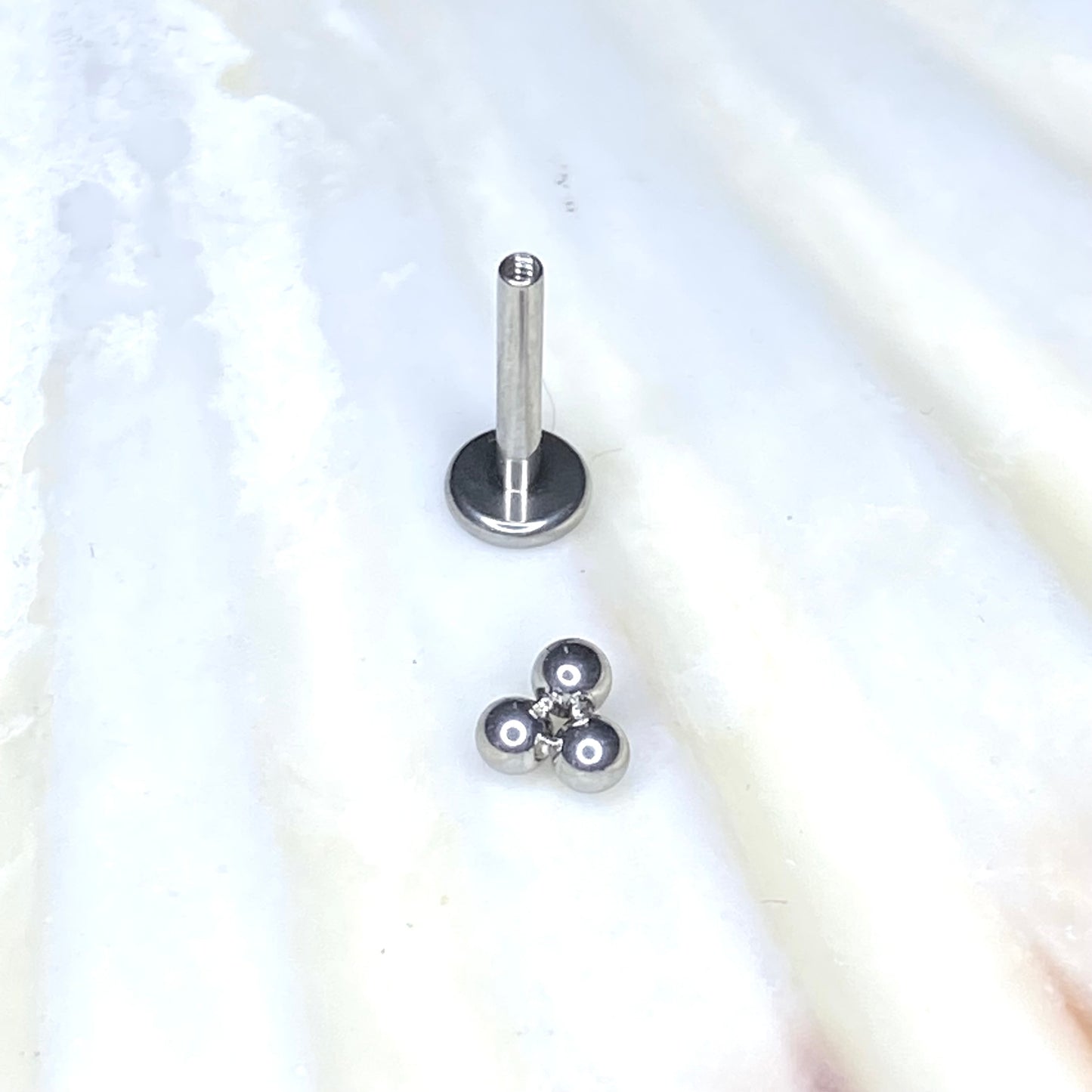 TRIO BALL Top Medical Grade ASTM F136 Titanium Internal Thread Labret Ear Jewellery Helix Tragus Cartilage Earring 1.2x8mm