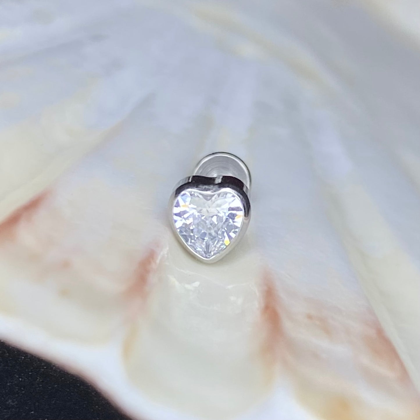 CLEAR GEM HEART Top Push Pin or Internal Thread Medical grade ASTM:F-136 titanium labret 1.2x8mm conch helix tragus ear lobe flat jewellery