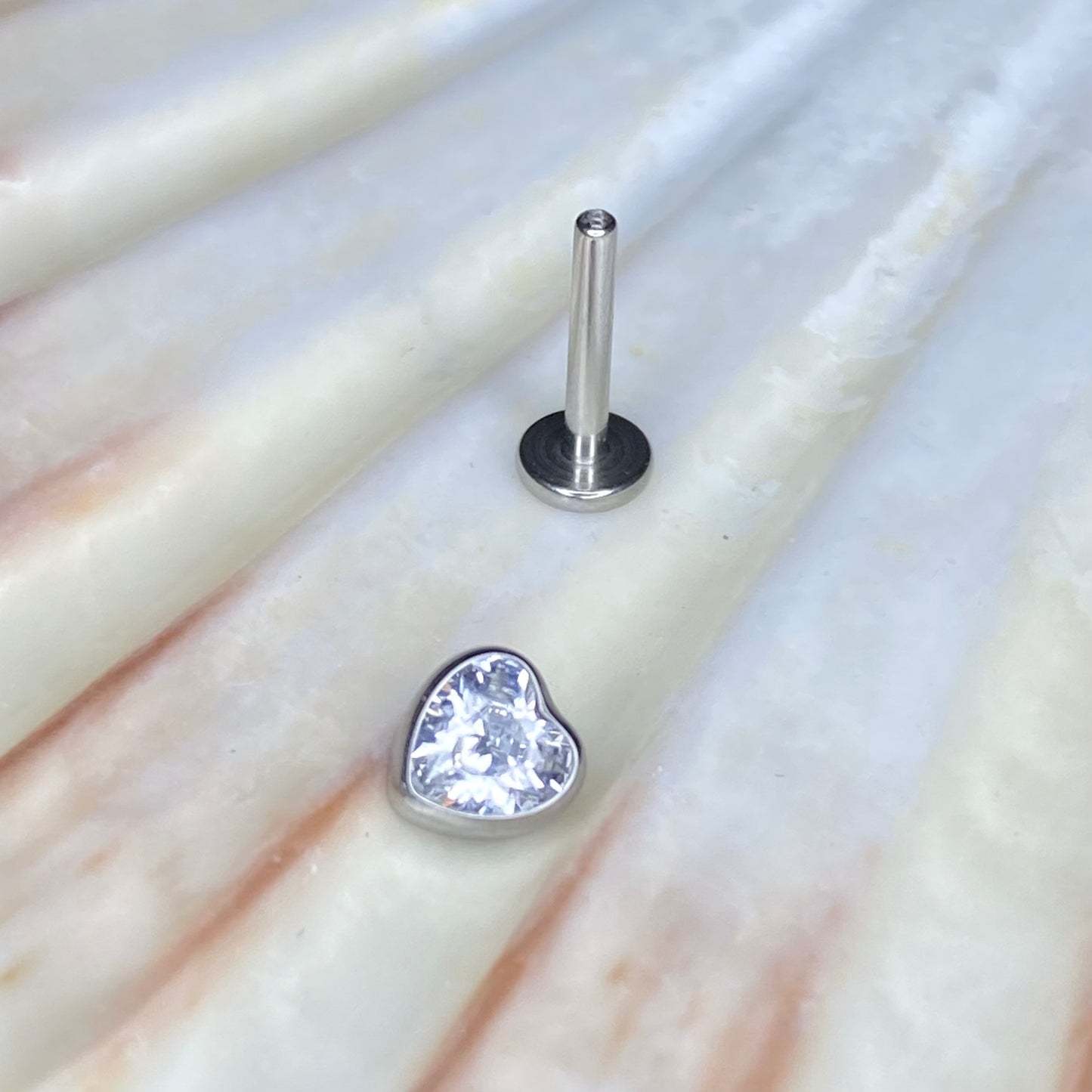 CLEAR GEM HEART Top Push Pin or Internal Thread Medical grade ASTM:F-136 titanium labret 1.2x8mm conch helix tragus ear lobe flat jewellery