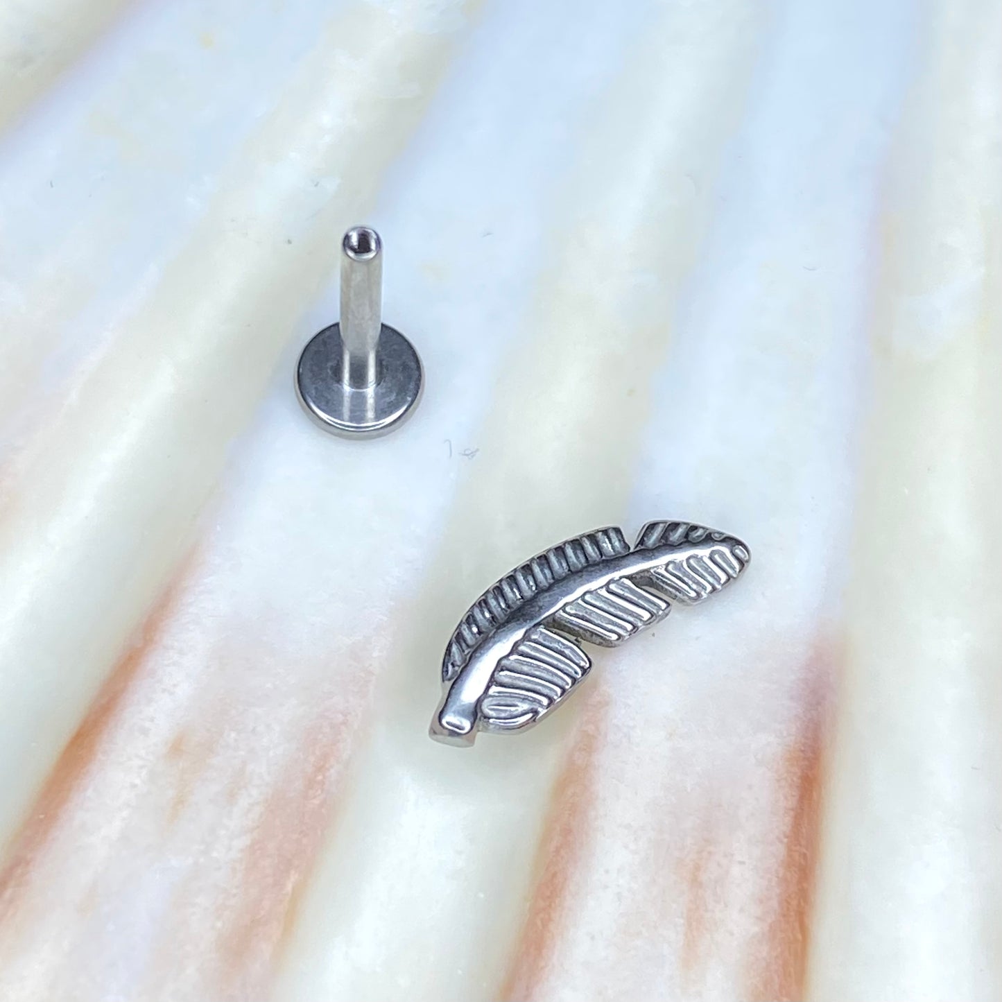 FEATHER TOP Medical grade ASTMF-136 titanium labret 1.2x8mm internal thread conch helix tragus ear lobe stud