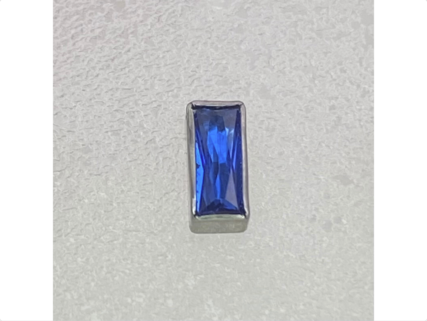 RECTANGLE Shape Gem Top Labret, Clear,Pink,Blue,VM,Black Gems Medical grade ASTM:F-136 titanium Internal Thread, size 1.2 x 6/8/10mm, 16g