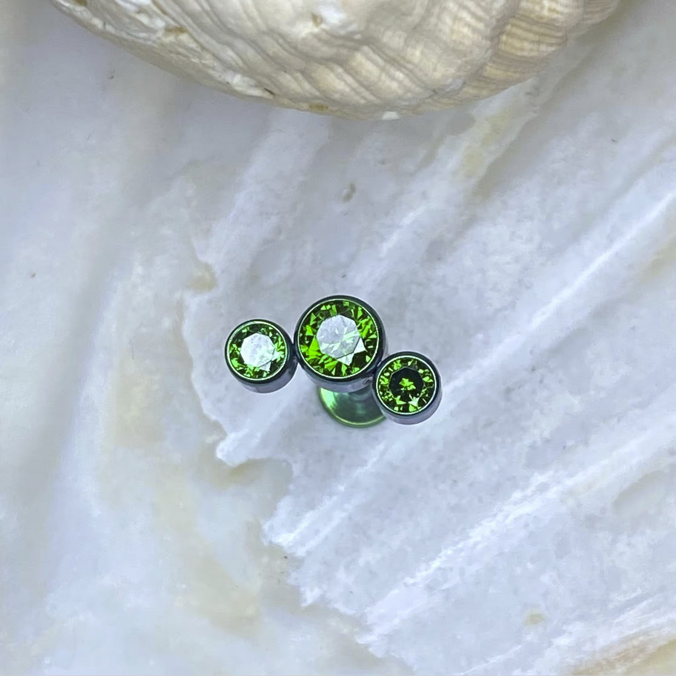 Emerald Green Swarovski Cluster Gem Green Anodized Medical grade ASTM:F-136 titanium labret 1.2x8mm, internal thread, for ear piercing