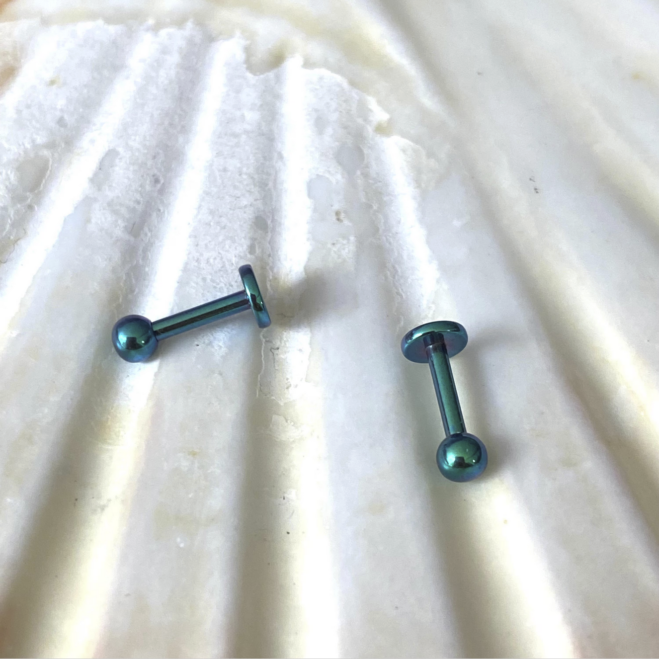 Magical Green ANODIZED Medical grade ASTM F136 titanium Internal Thread Plain Labret PAIR Tragus Helix Flat Conch