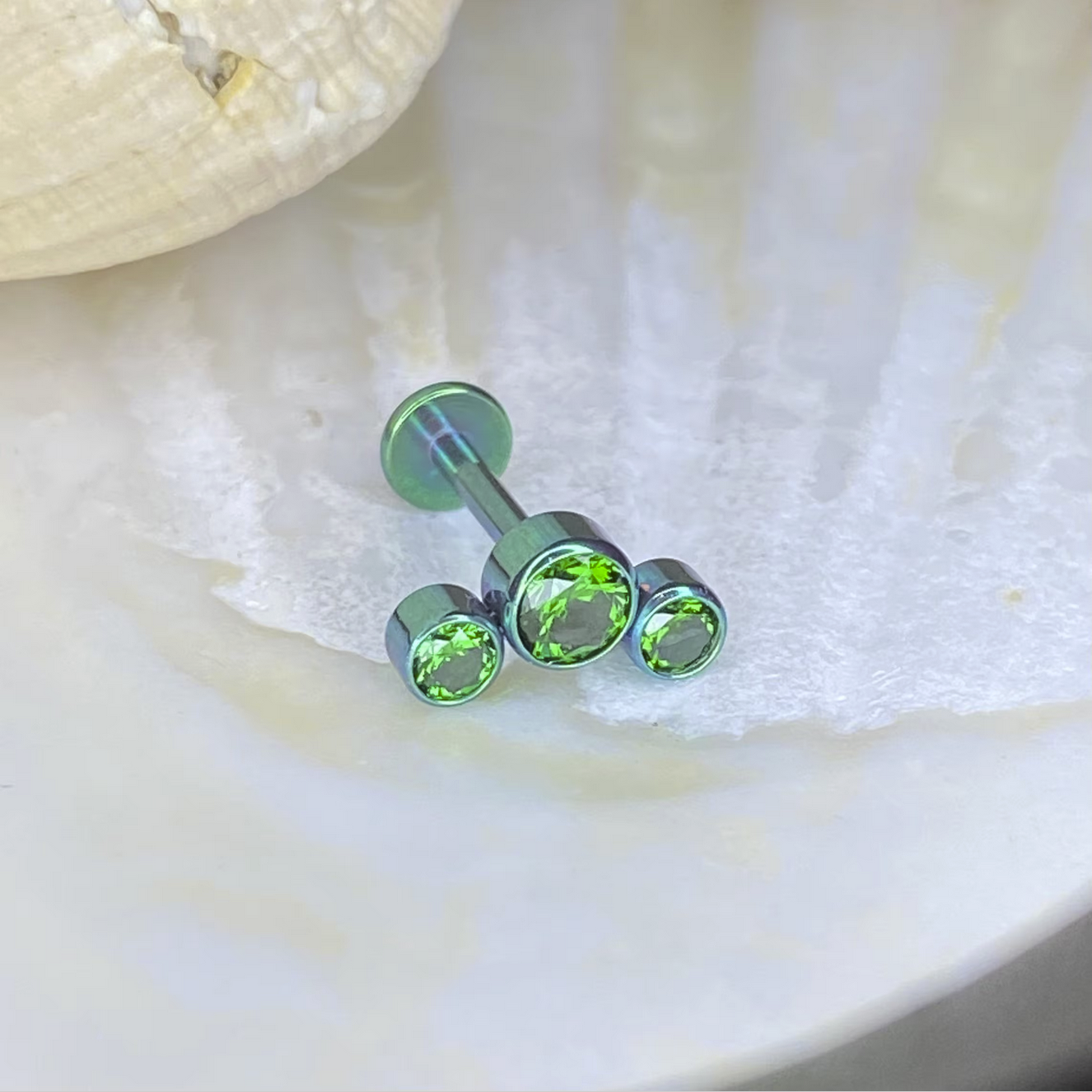 Emerald Green Swarovski Cluster Gem Green Anodized Medical grade ASTM:F-136 titanium labret 1.2x8mm, internal thread, for ear piercing