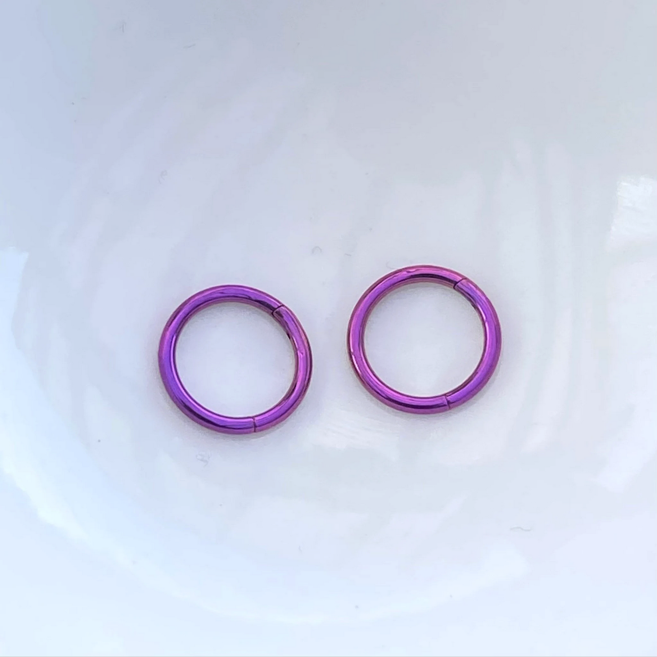 FUCHSIA ANODIZED Medical Grade Titanium Hinged Seamless Segment Ring Clicker Hoop Conch Tragus Helix Nose Septum Piercings