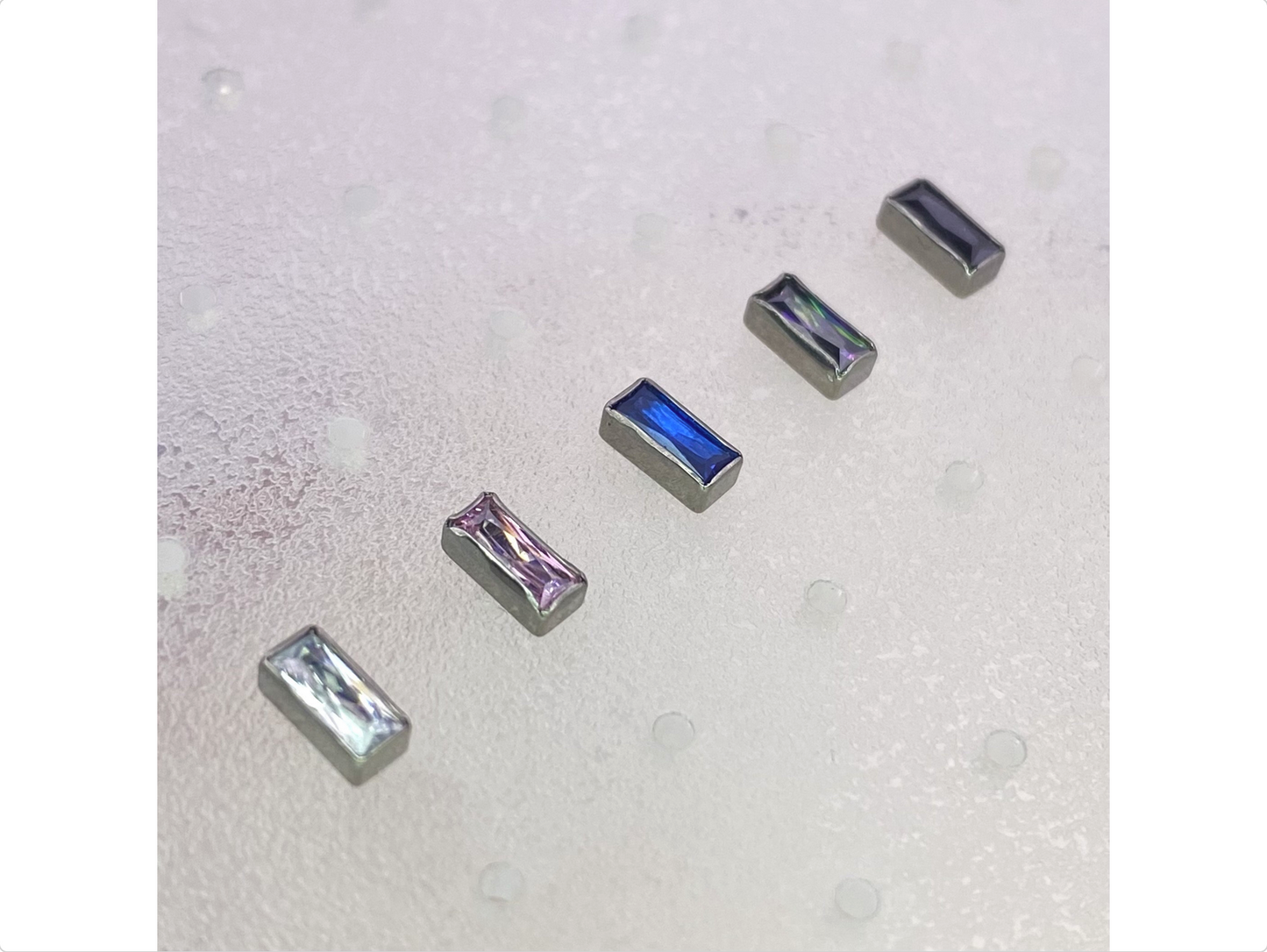 RECTANGLE Shape Gem Top Labret, Clear,Pink,Blue,VM,Black Gems Medical grade ASTM:F-136 titanium Internal Thread, size 1.2 x 6/8/10mm, 16g