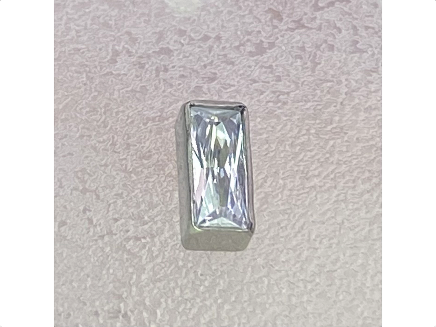 RECTANGLE Shape Gem Top Labret, Clear,Pink,Blue,VM,Black Gems Medical grade ASTM:F-136 titanium Internal Thread, size 1.2 x 6/8/10mm, 16g