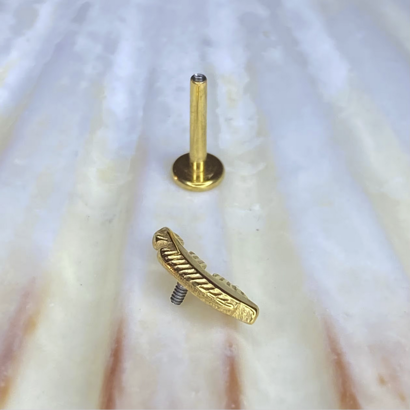 FEATHER, PVD Gold Medical grade ASTMF-136 titanium labret 1.2x8mm internal thread conch helix tragus ear lobe stud