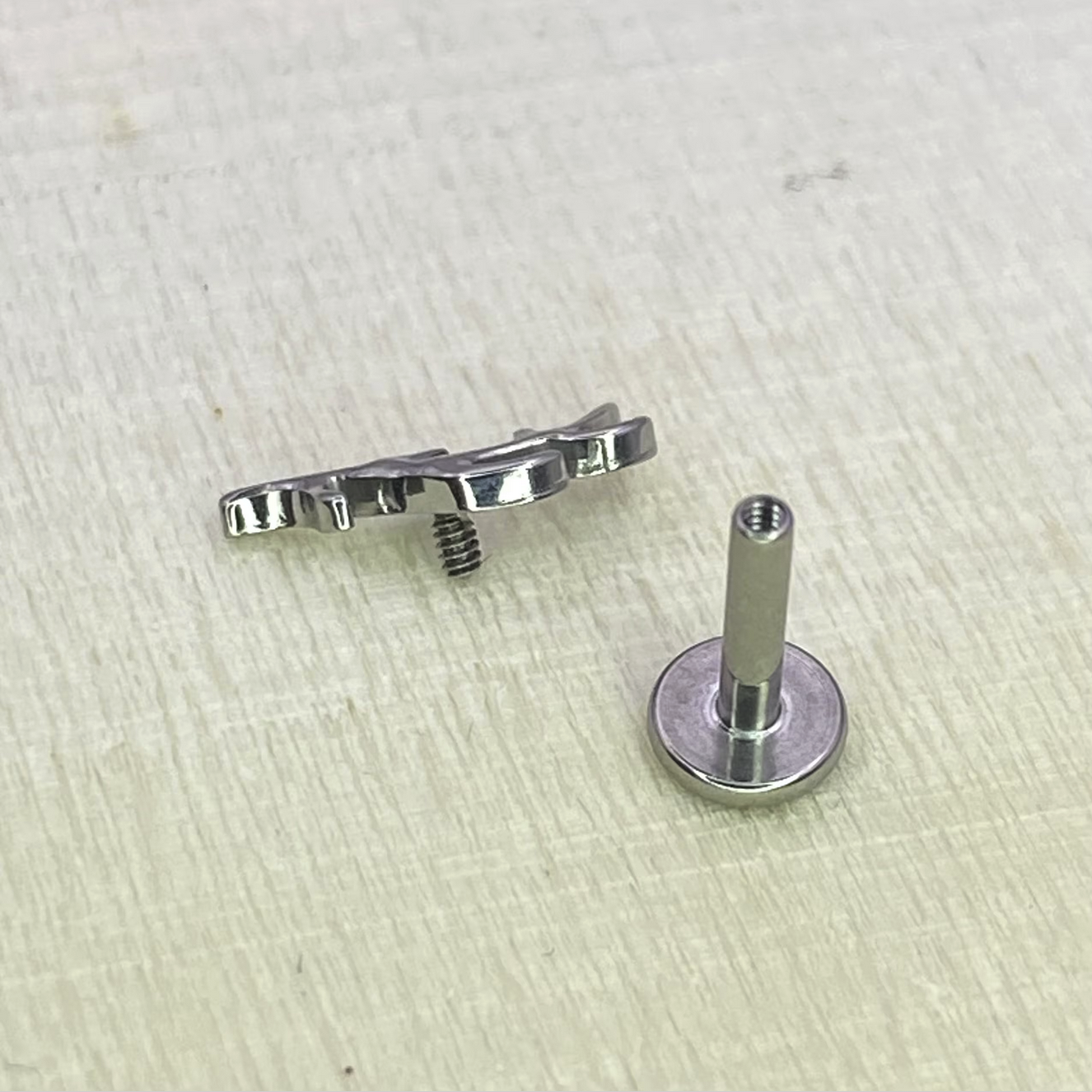Tiny ANTLER Internal Thread Top Medical grade titanium ASTM F136 Labret Stud Lobe Helix Flat Tragus piercing jewellery  size:1.2 x 6/8/10mm