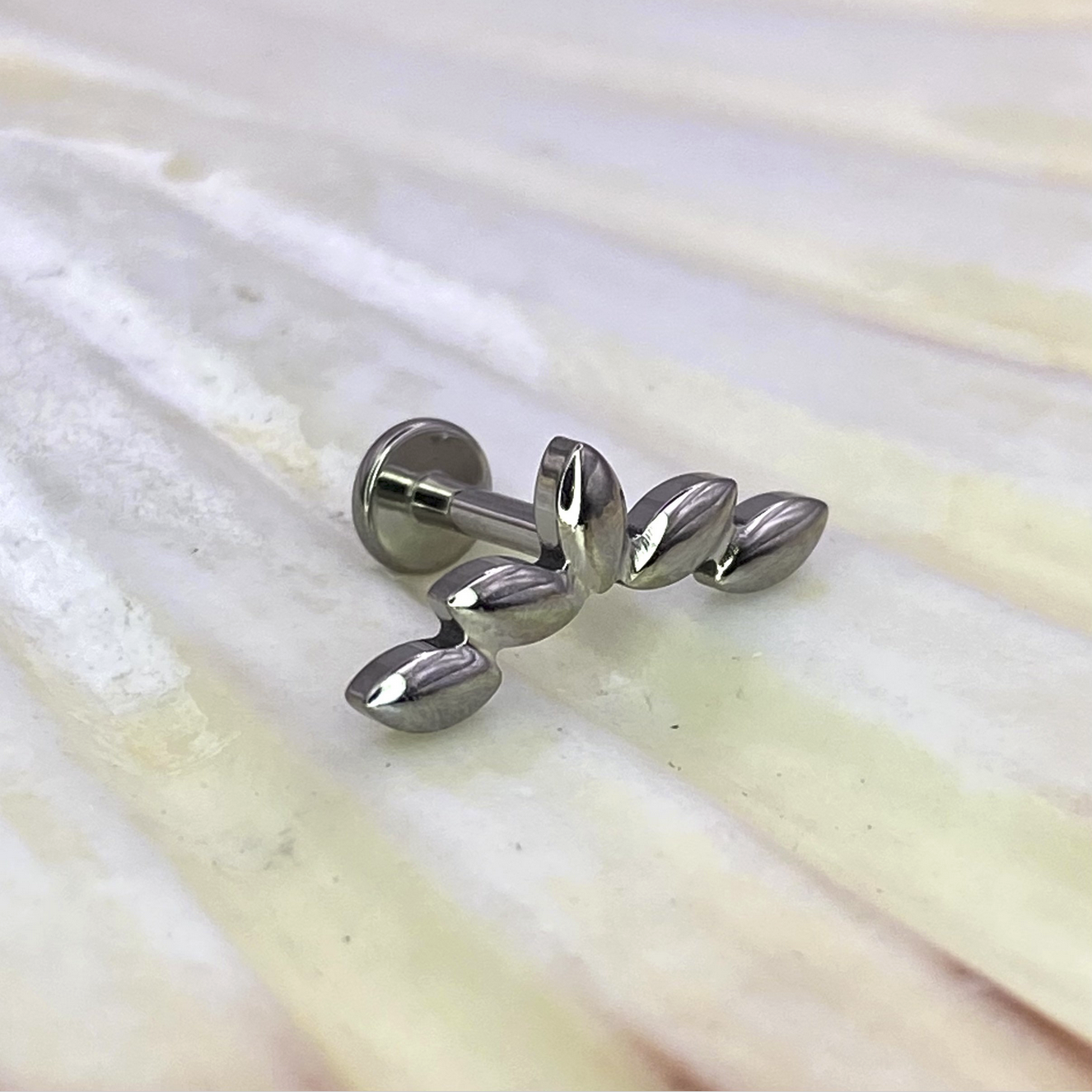 Marquise Fan Top Medical grade ASTM:F-136 titanium labret internal thread conch helix cartilage jewellery 1.2 x 6/8/10mm