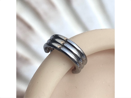 TRI - BAND Medical Grade Titanium Hinged Clicker Ring, Septum, Helix, Lobe, Tragus Piercings size: 1.2 x 6/8/10/12mm