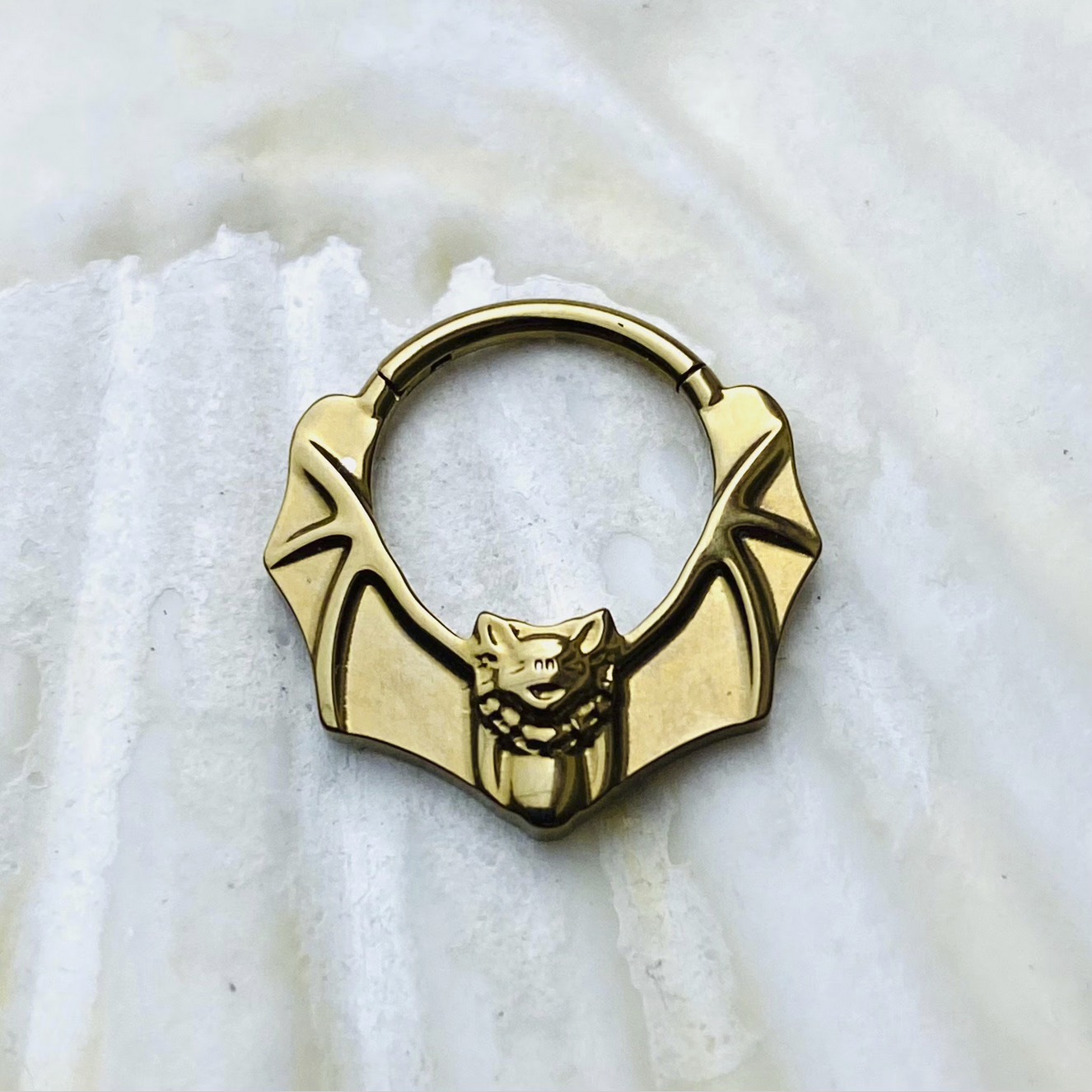 Flying BAT Forward Facing Medical Grade ASTM F-136 Titanium Hinged Ring Clicker Hoop Cartilage Daith Septum Piercing Jewellery
