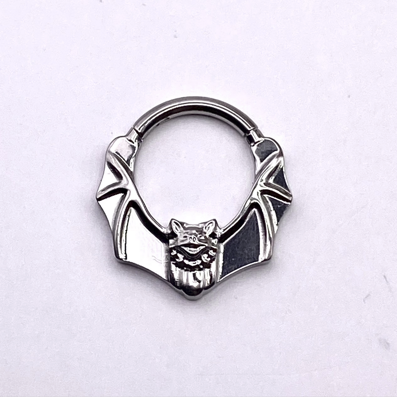 Flying BAT Forward Facing Medical Grade ASTM F-136 Titanium Hinged Ring Clicker Hoop Cartilage Daith Septum Piercing Jewellery